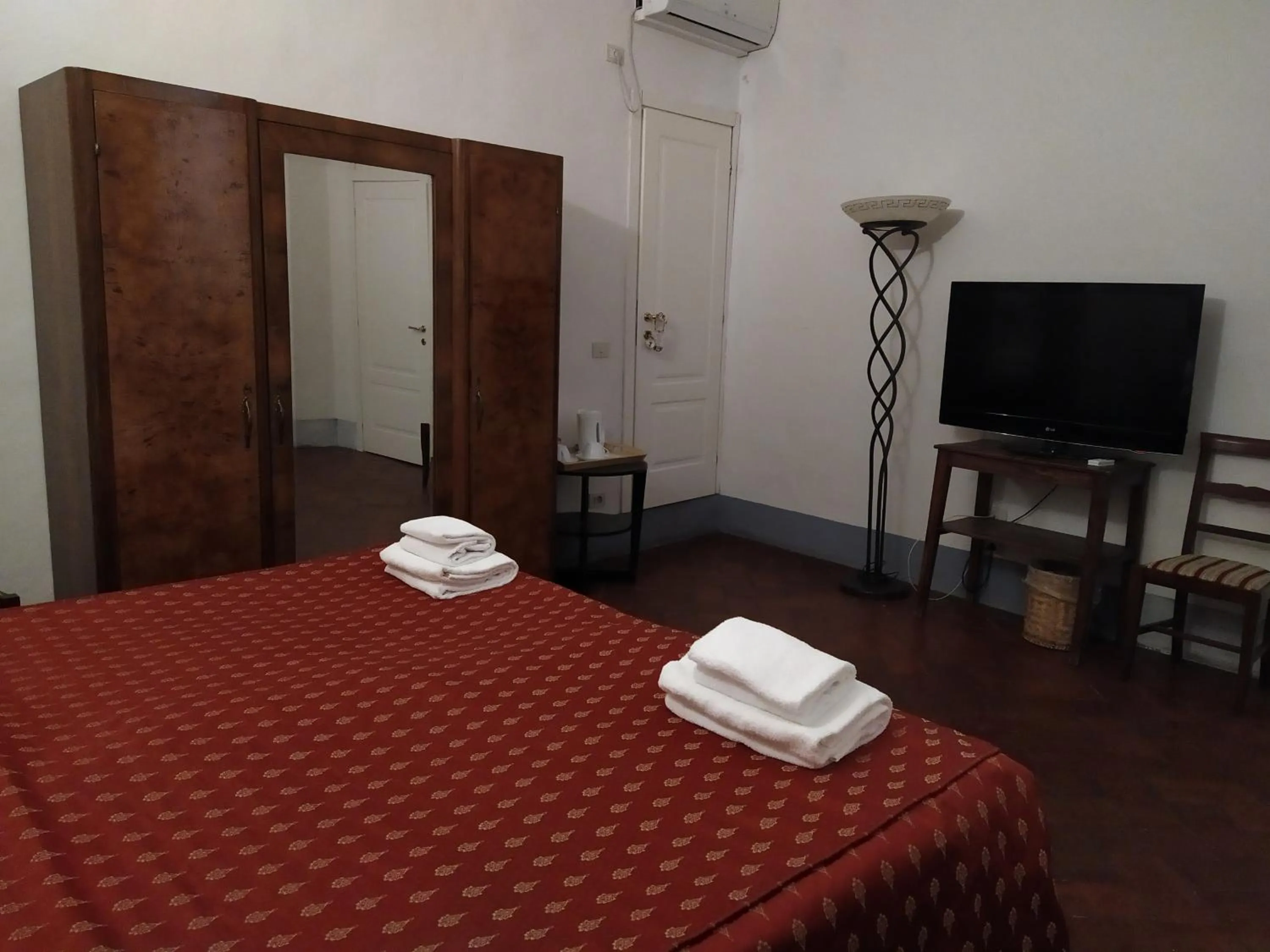 Bed in B&B Home in Florence