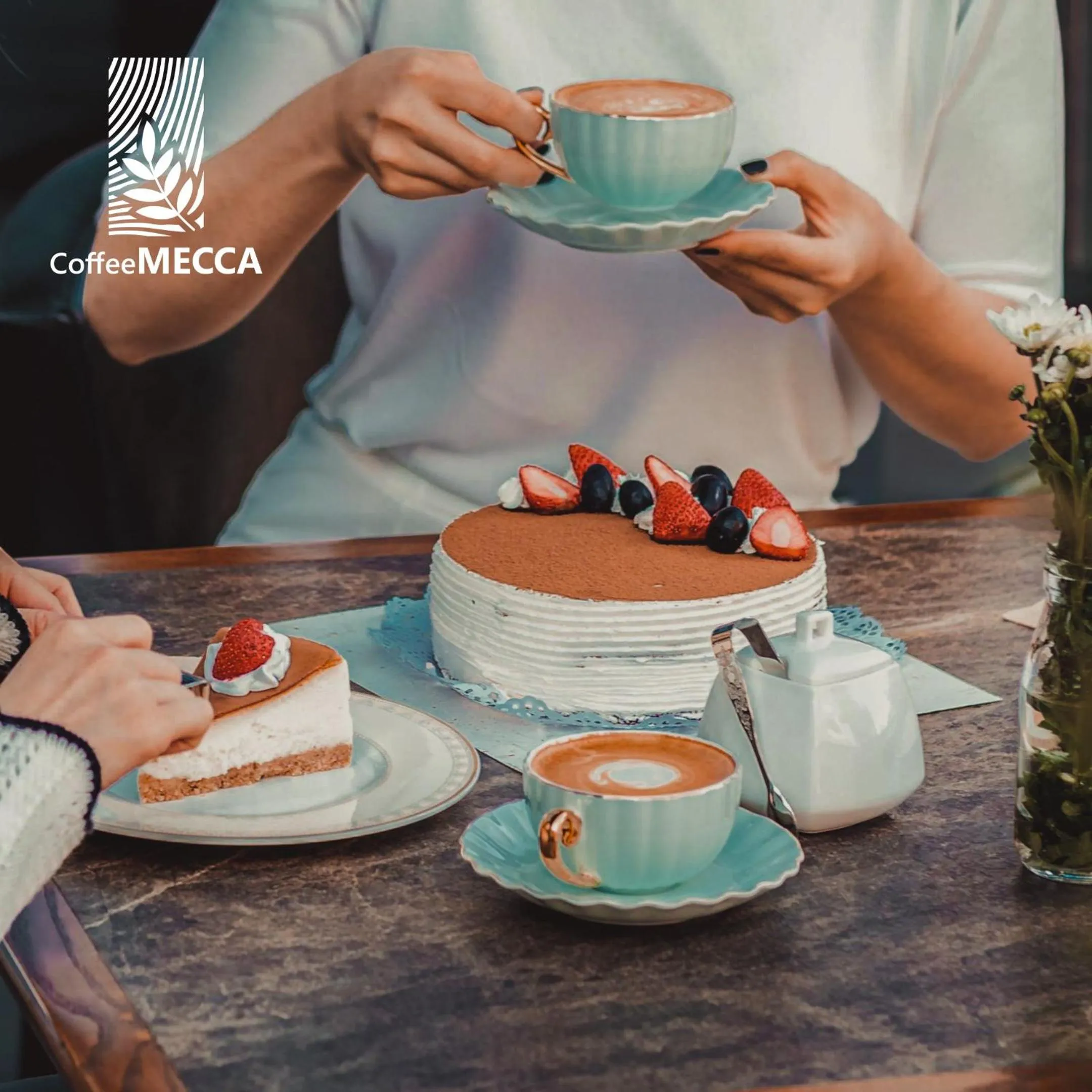 Coffee/tea facilities in Aurora Hotel