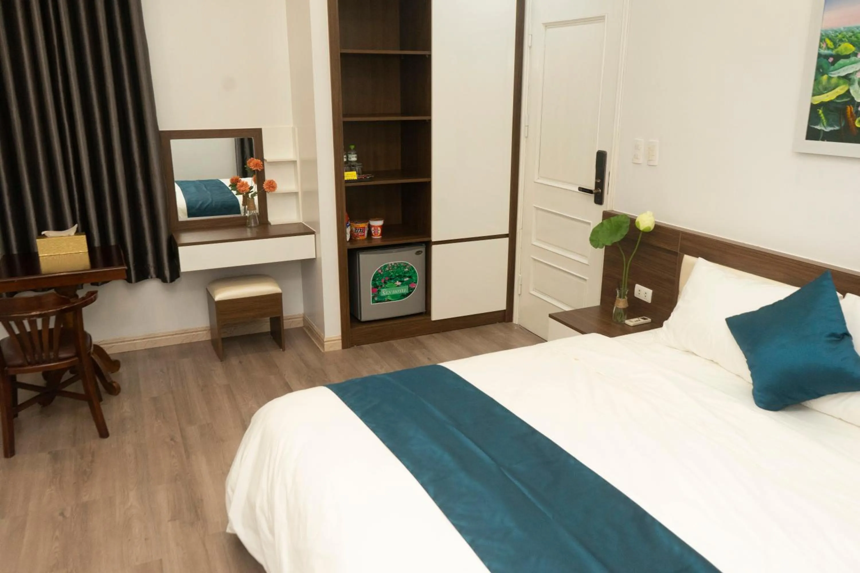 Photo of the whole room, Bed in Sen Hotel My Dinh Song Da 미딩