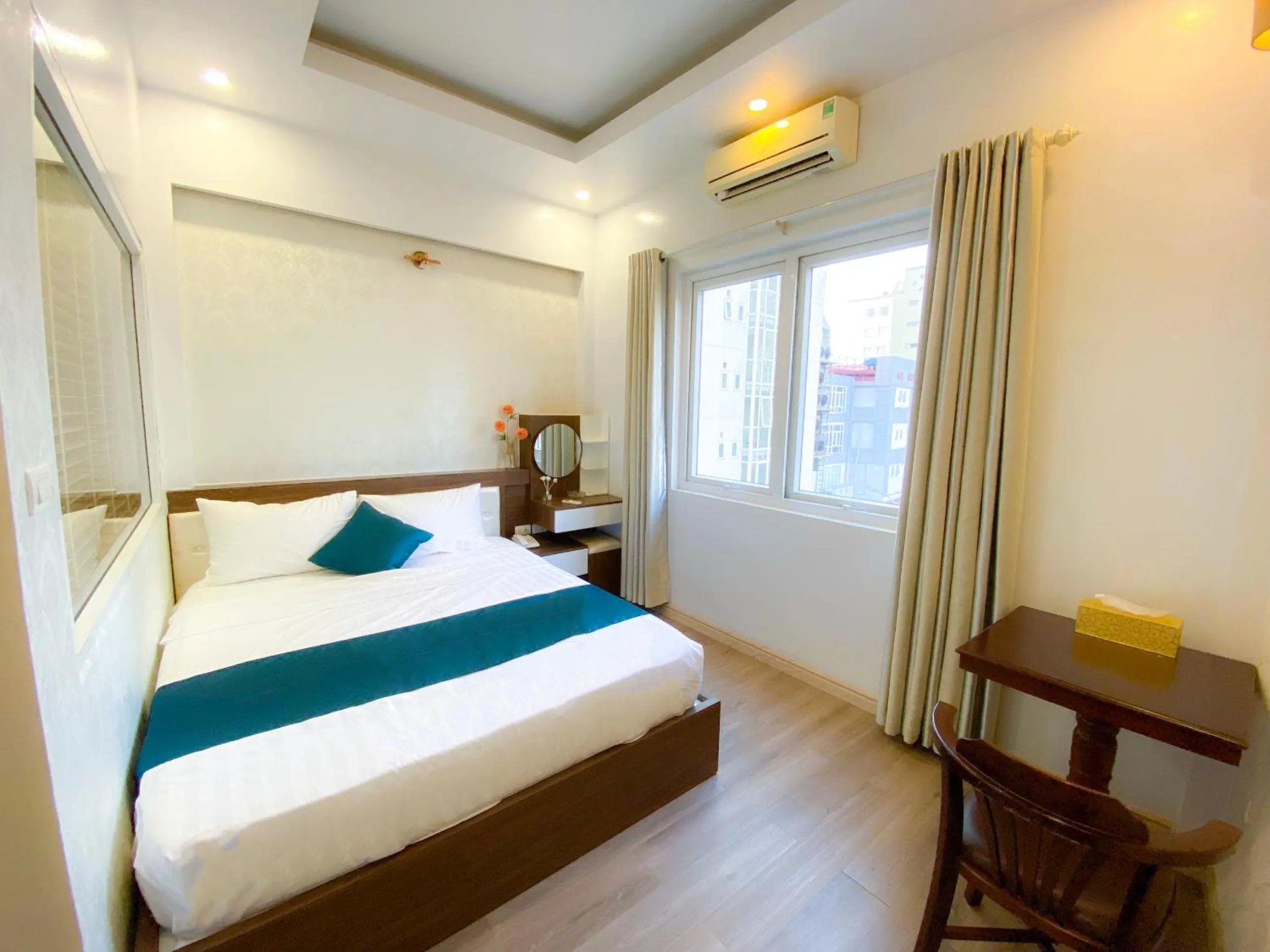 Photo of the whole room, Bed in Sen Hotel My Dinh Song Da 미딩