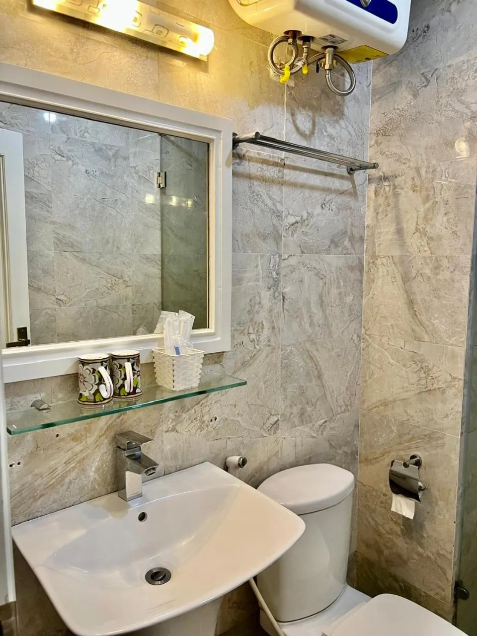 Sen Hotel My Dinh Song Da 미딩