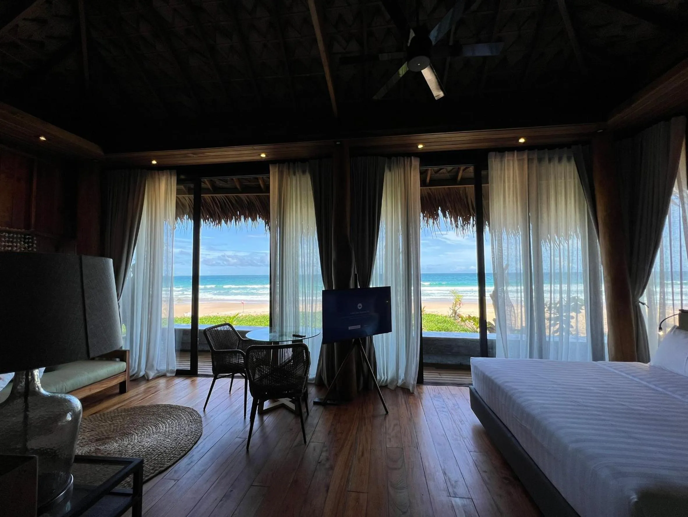 Bathroom, Bed in Sealord Naithon Beachfront Villa
