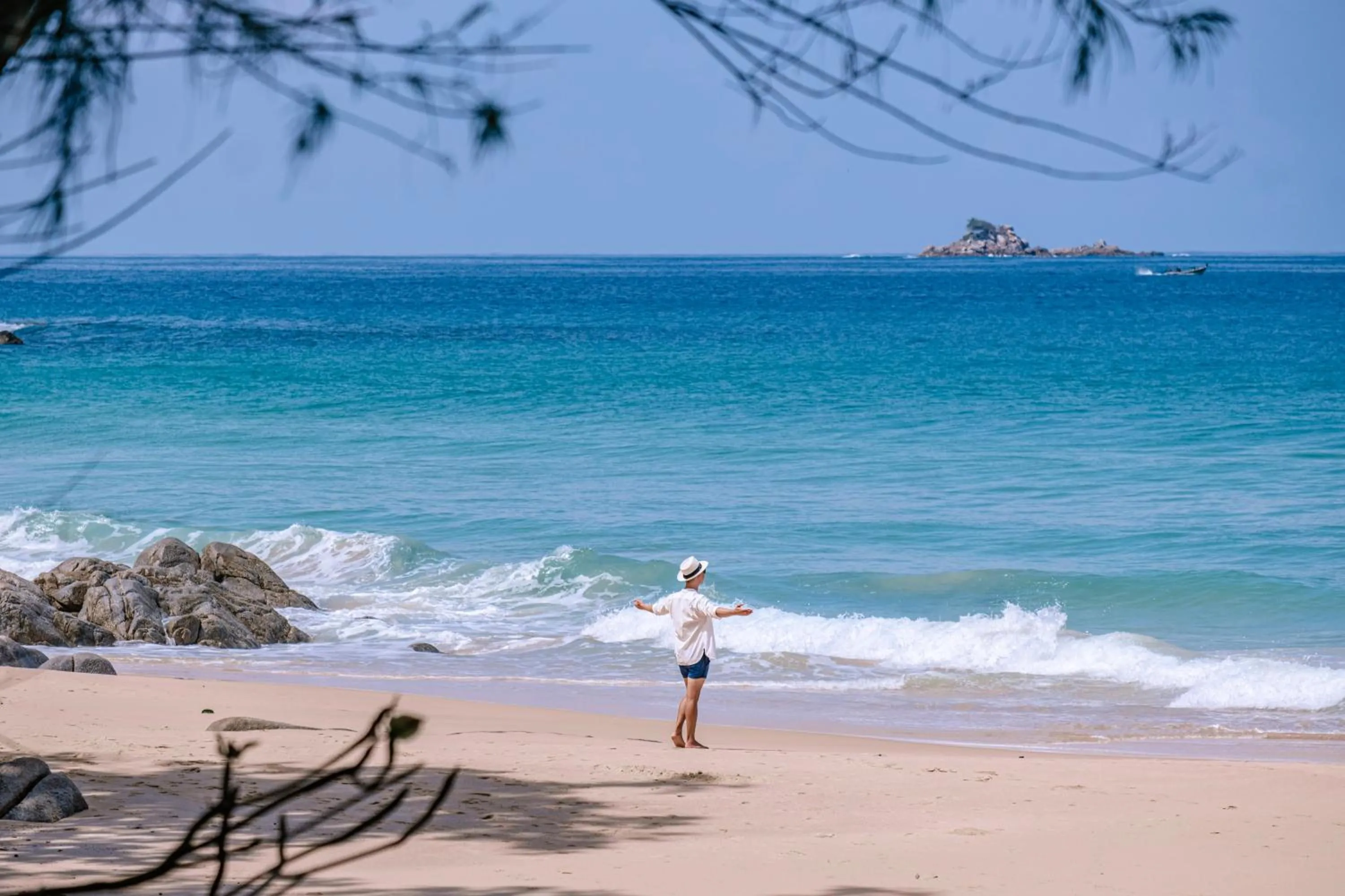 Day in Sealord Naithon Beachfront Villa