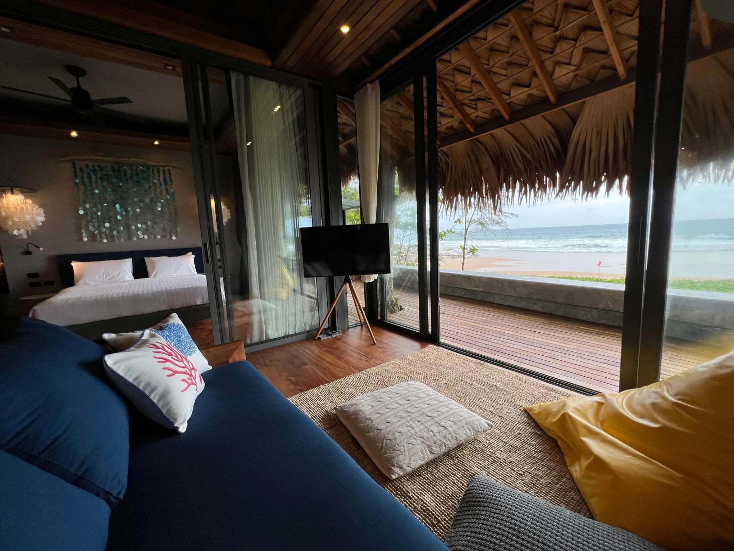 Communal lounge/ TV room, Bed in Sealord Naithon Beachfront Villa