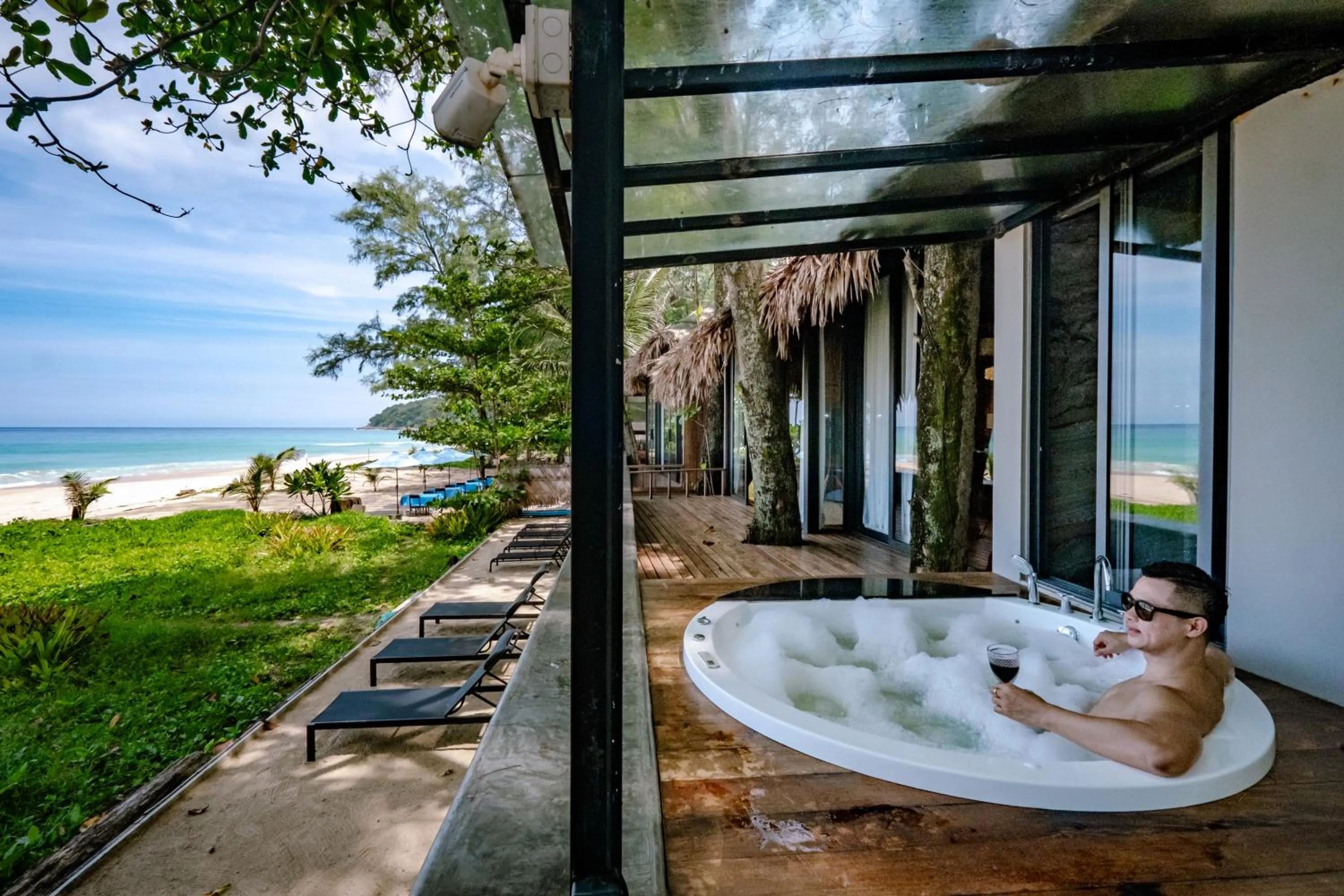 Day in Sealord Naithon Beachfront Villa