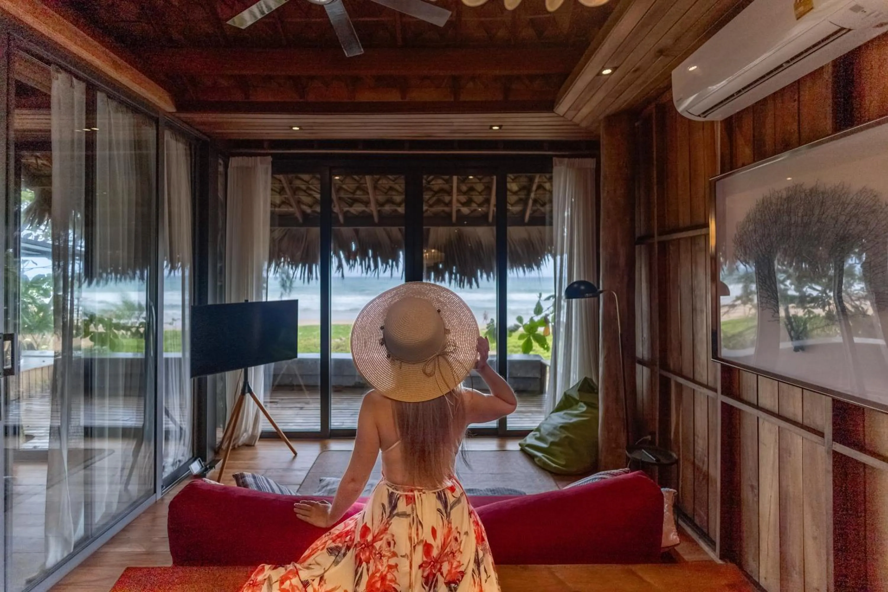 Sealord Naithon Beachfront Villa