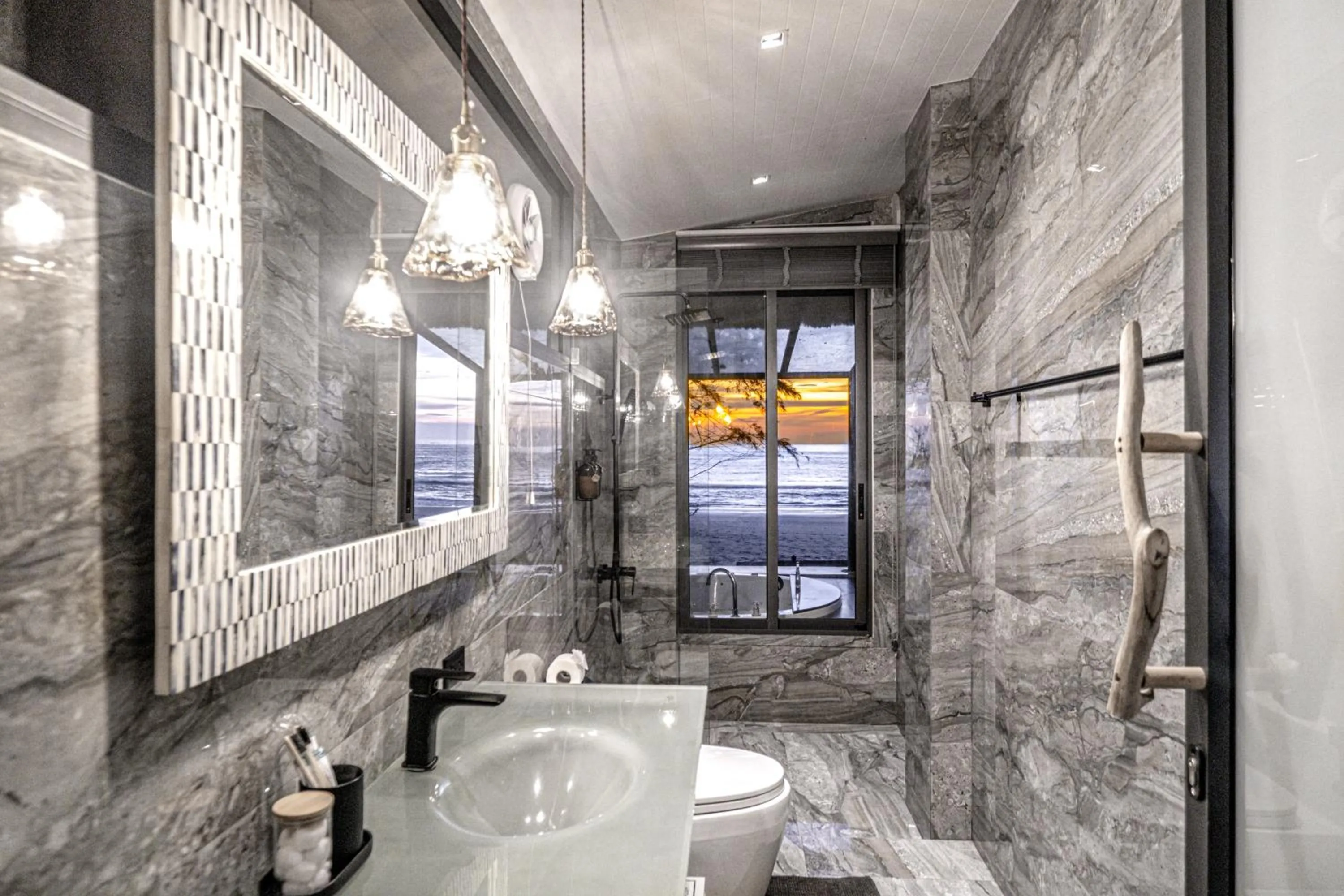 Bathroom in Sealord Naithon Beachfront Villa