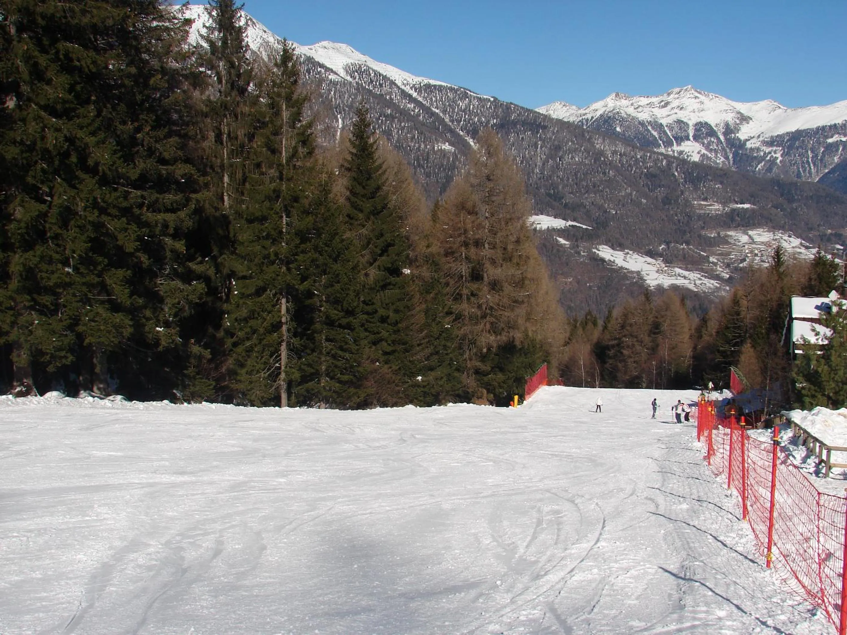 Skiing in Nevesole Folgarida Resort Aparthotel