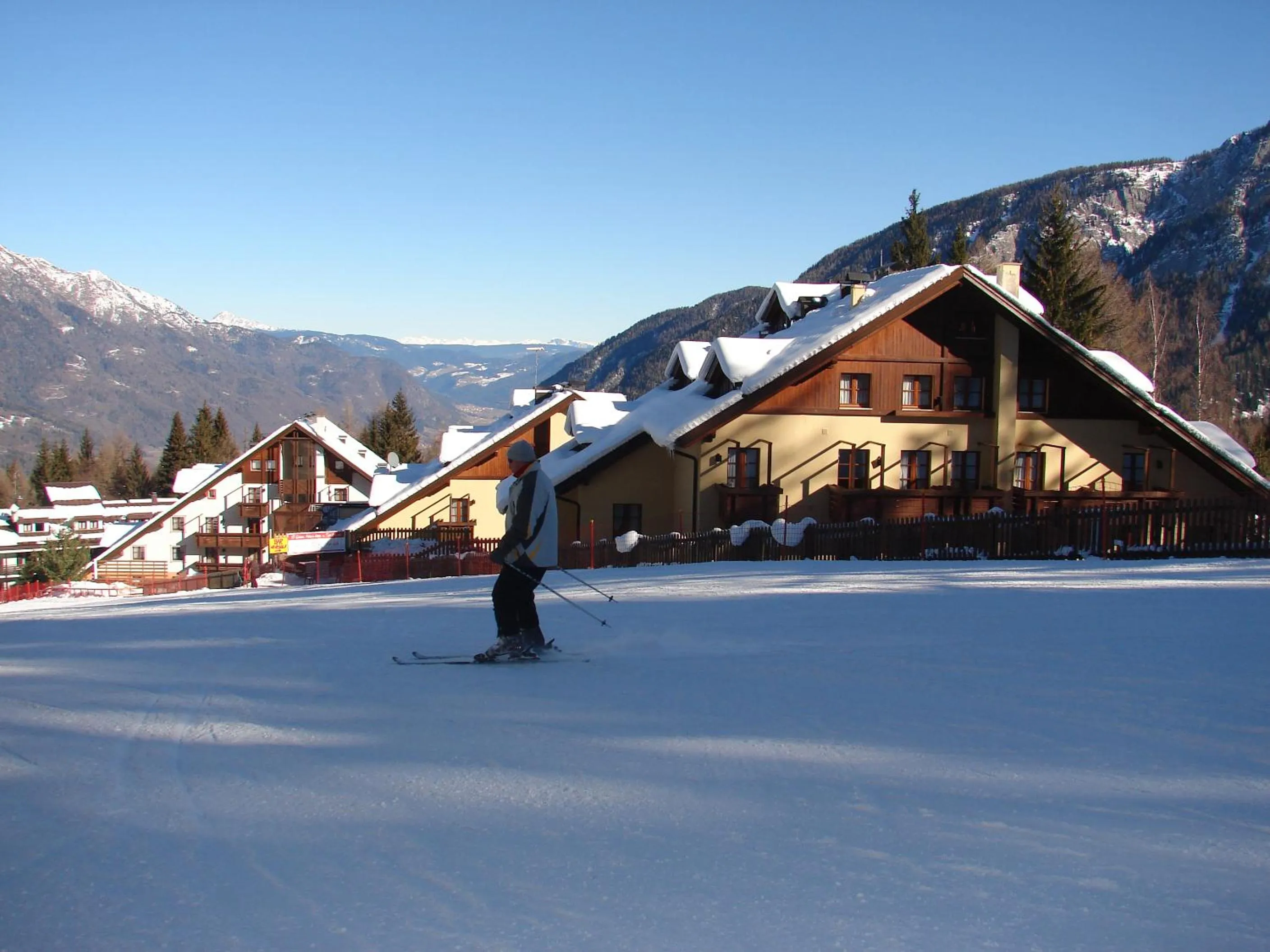 Skiing in Nevesole Folgarida Resort Aparthotel