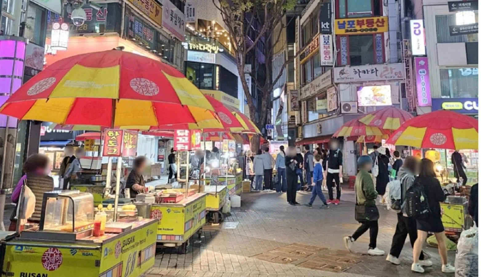 Nearby landmark in Bay 202 Hotel