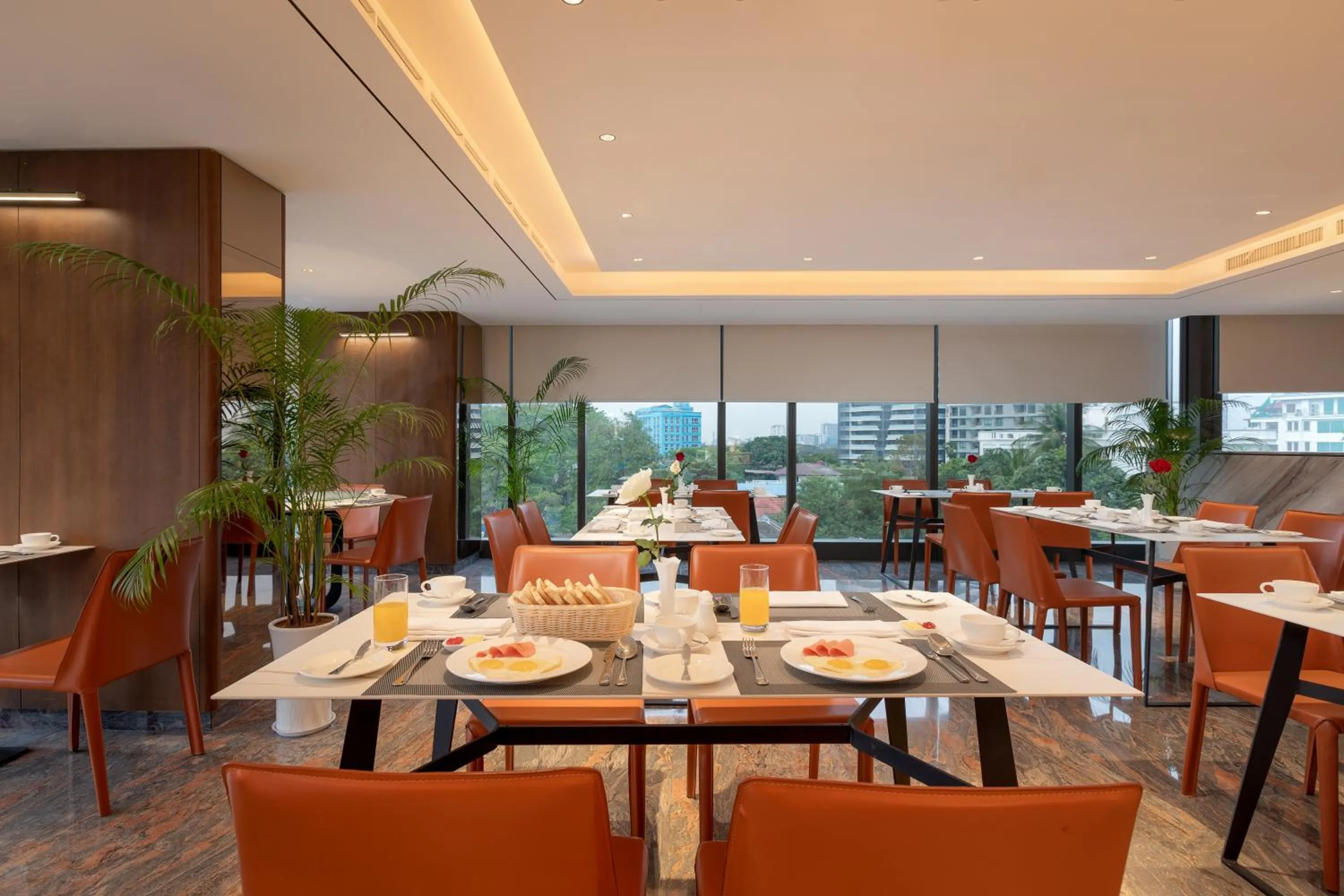 Restaurant/places to eat in Sayarsan Hotel Yangon