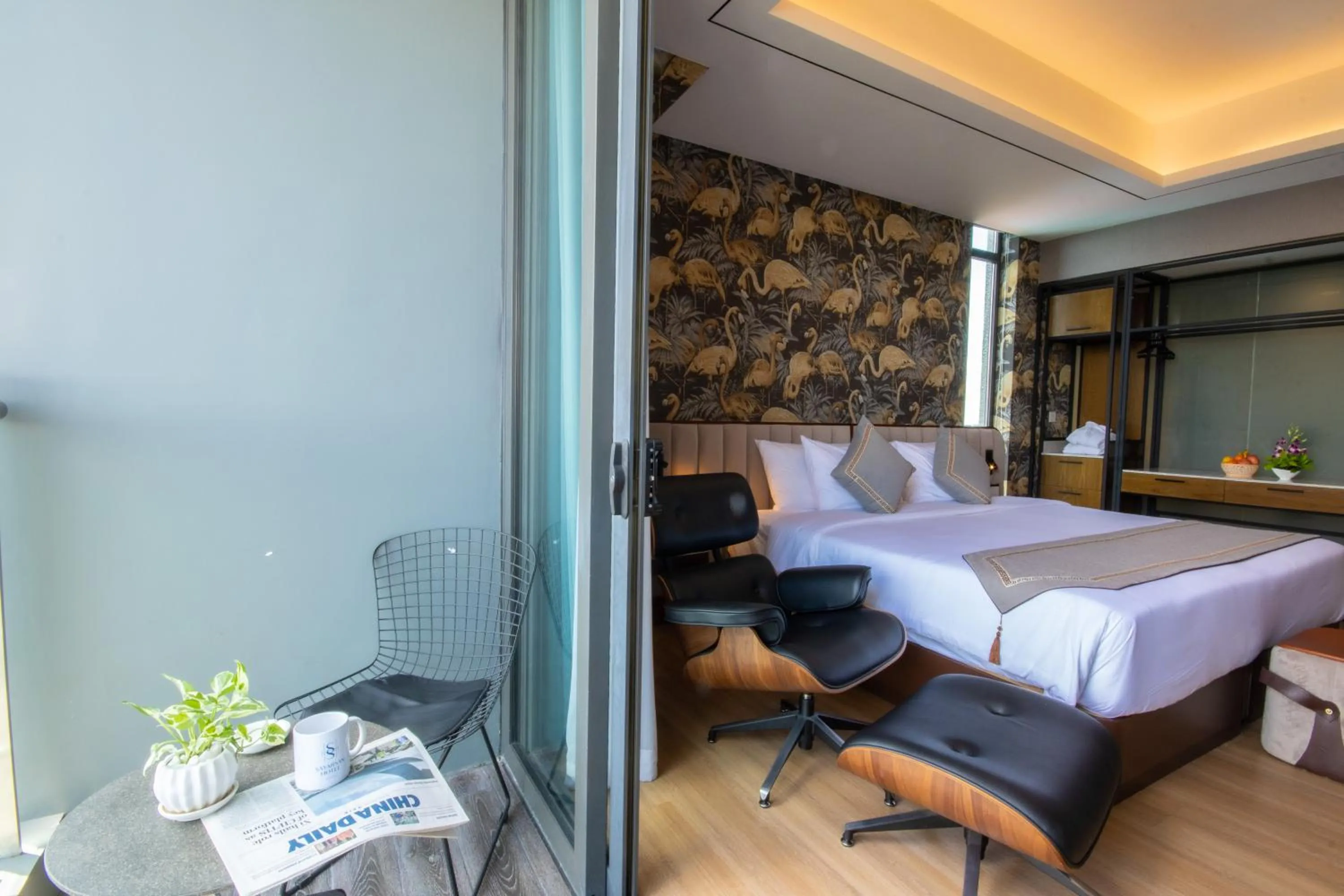 Balcony/Terrace, Bed in Sayarsan Hotel Yangon