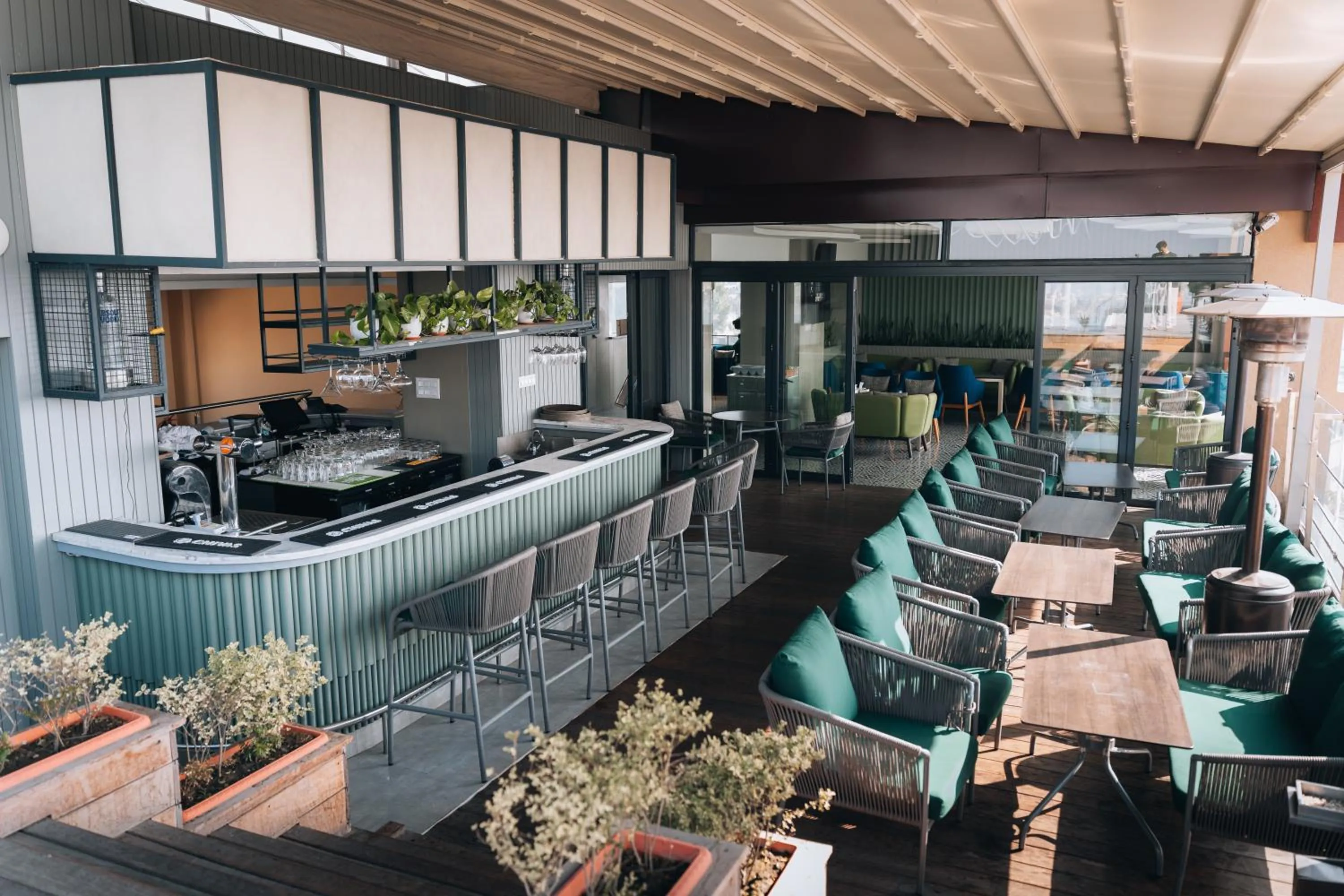 Restaurant/places to eat in Hotel Shambala