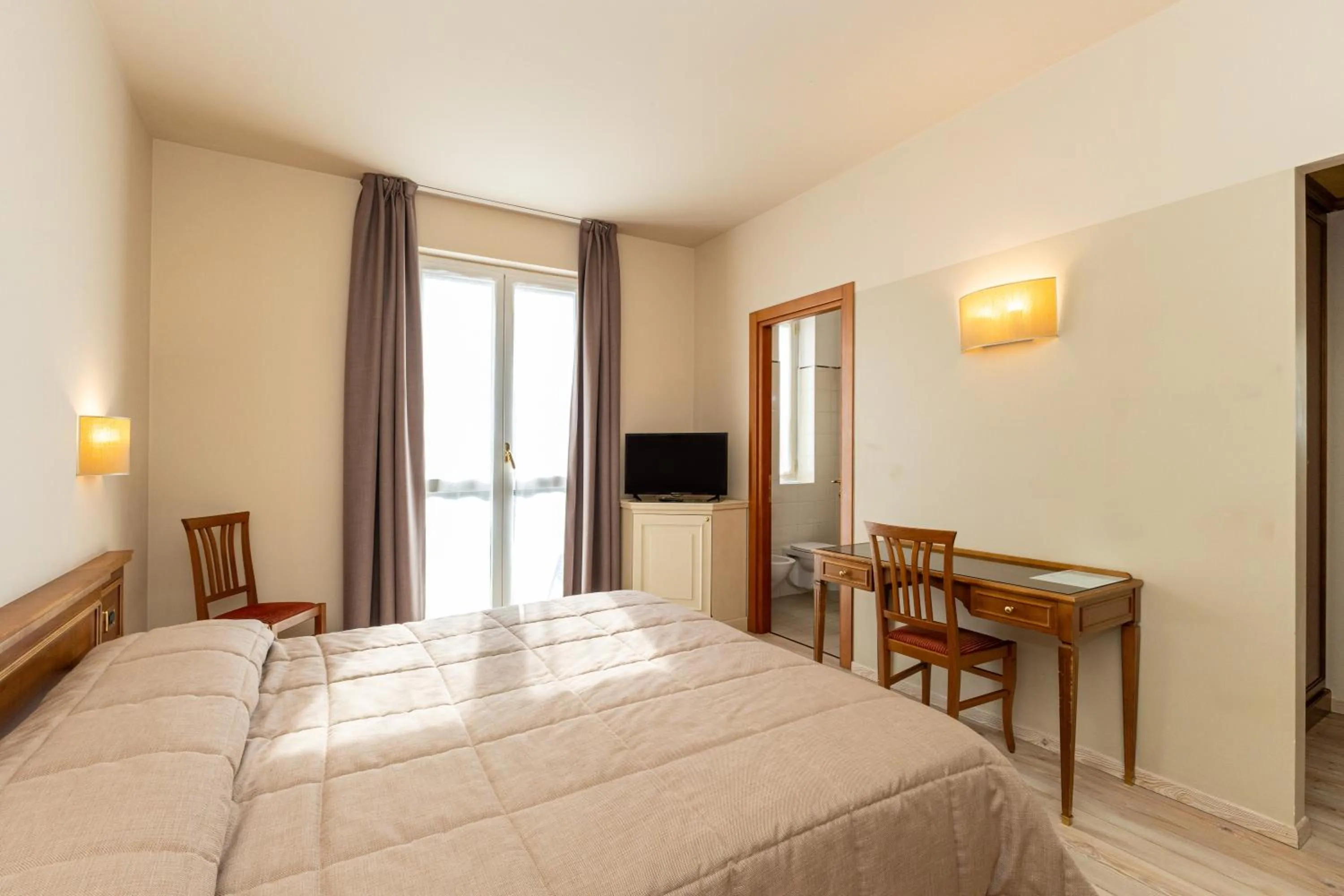 Photo of the whole room, Bed in Hotel Valentino