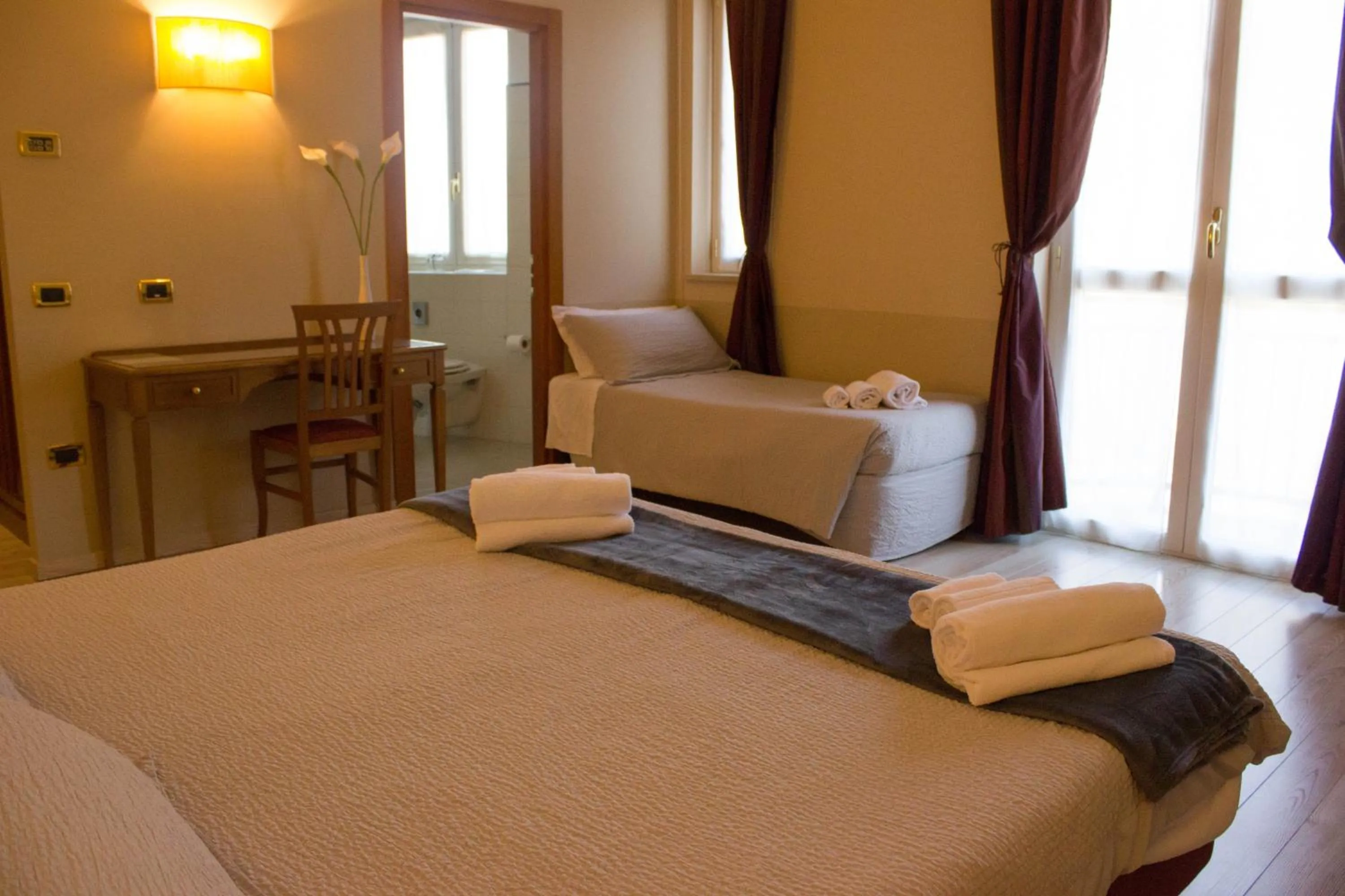 Photo of the whole room, Bed in Hotel Valentino