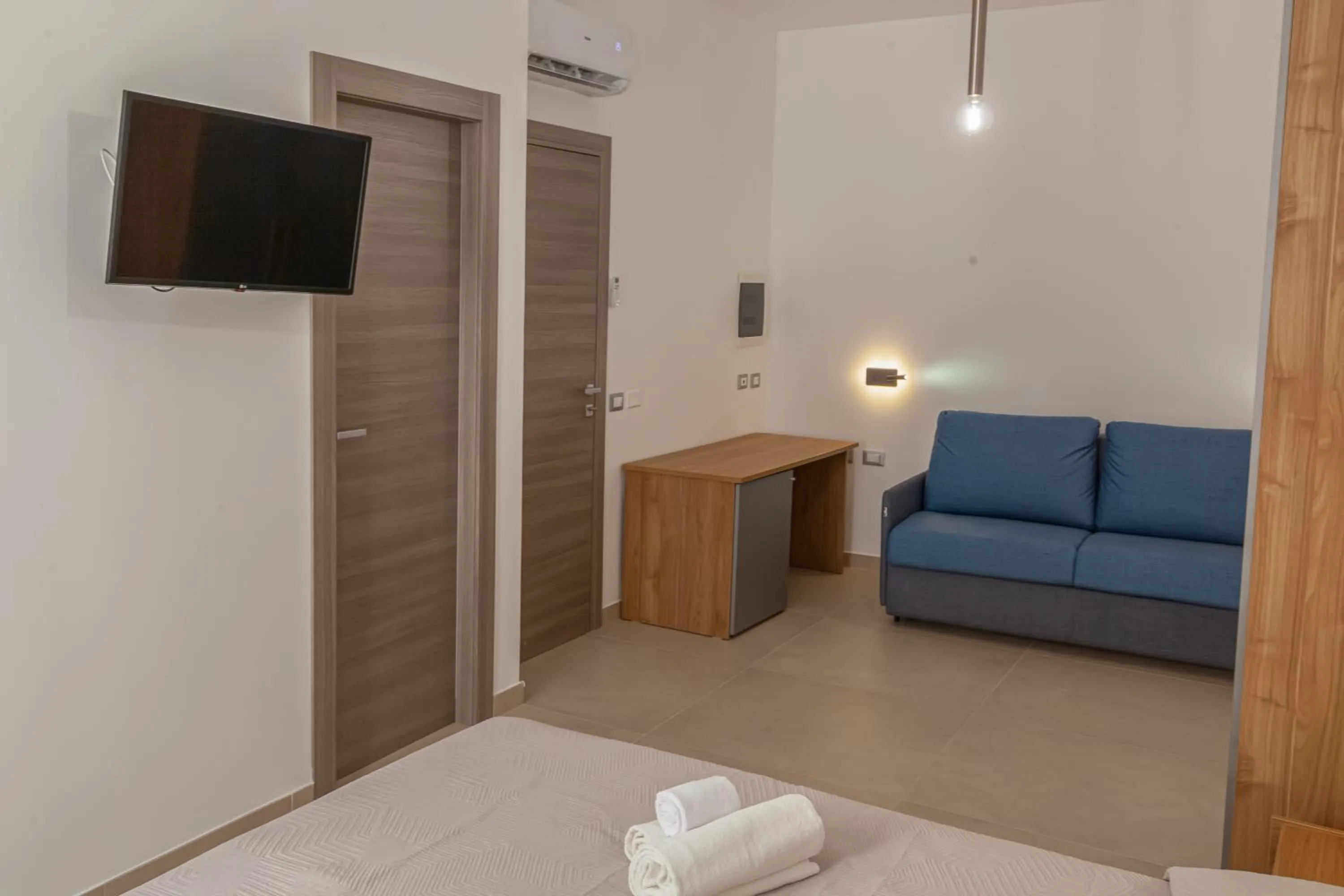 Seating area, Bed in Isgrò Rooms