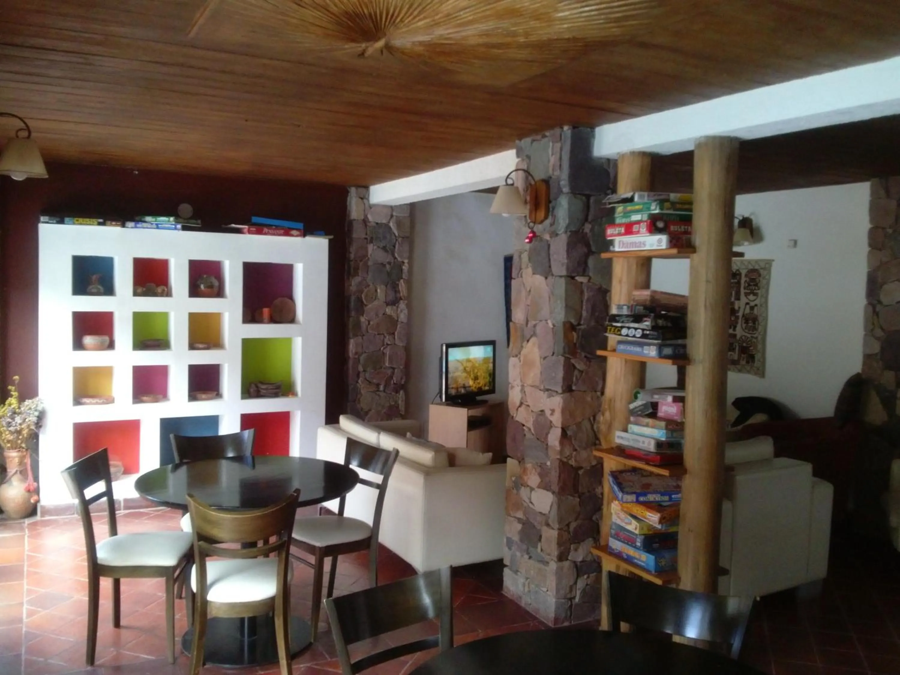 Dining area in El Refugio de Coquena