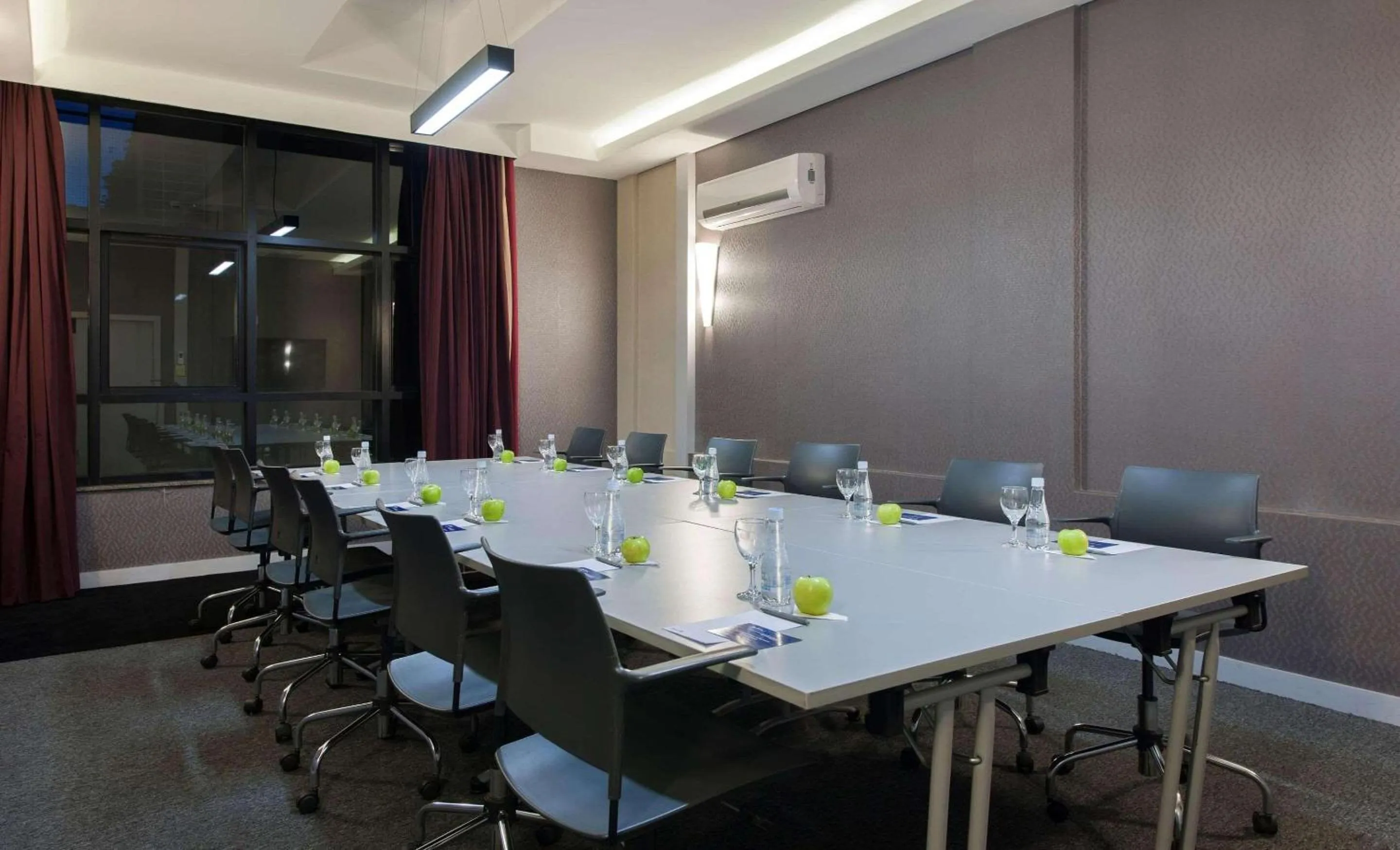 Meeting/conference room in Radisson Blu Belo Horizonte Savassi