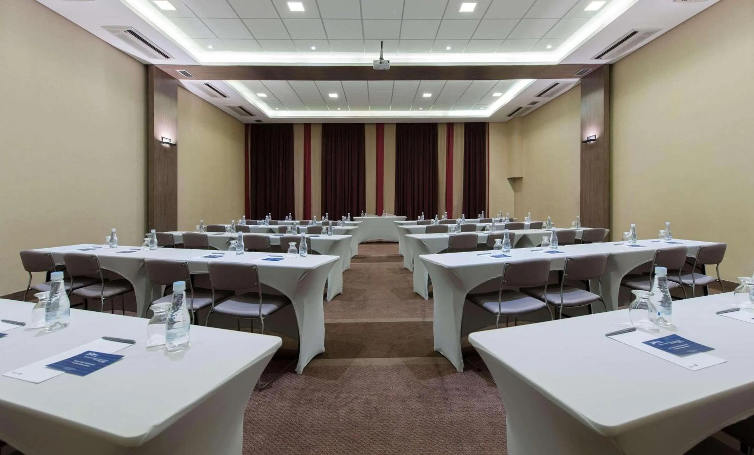 Meeting/conference room in Radisson Blu Belo Horizonte Savassi