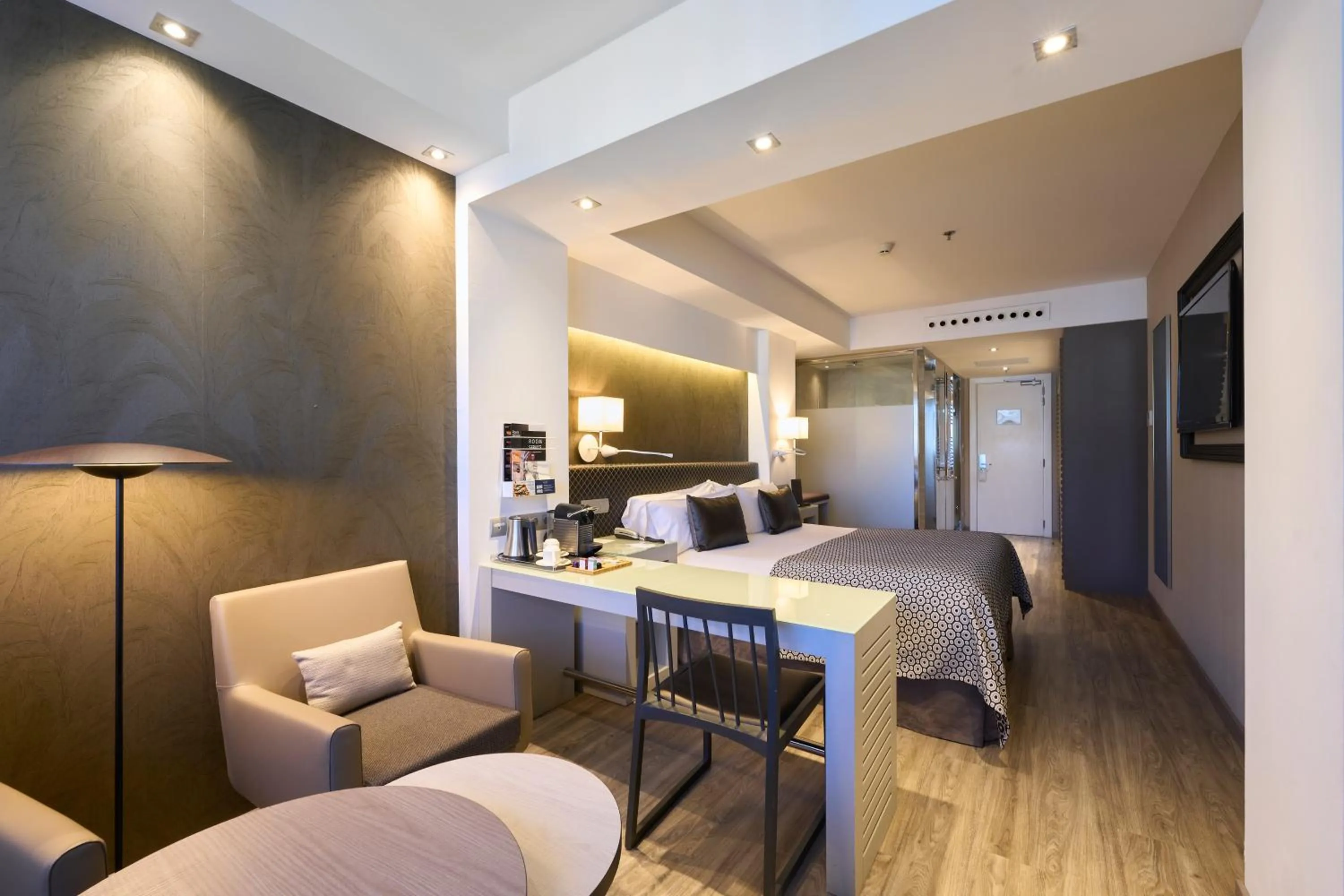 Bed in Catalonia Square 4* Sup