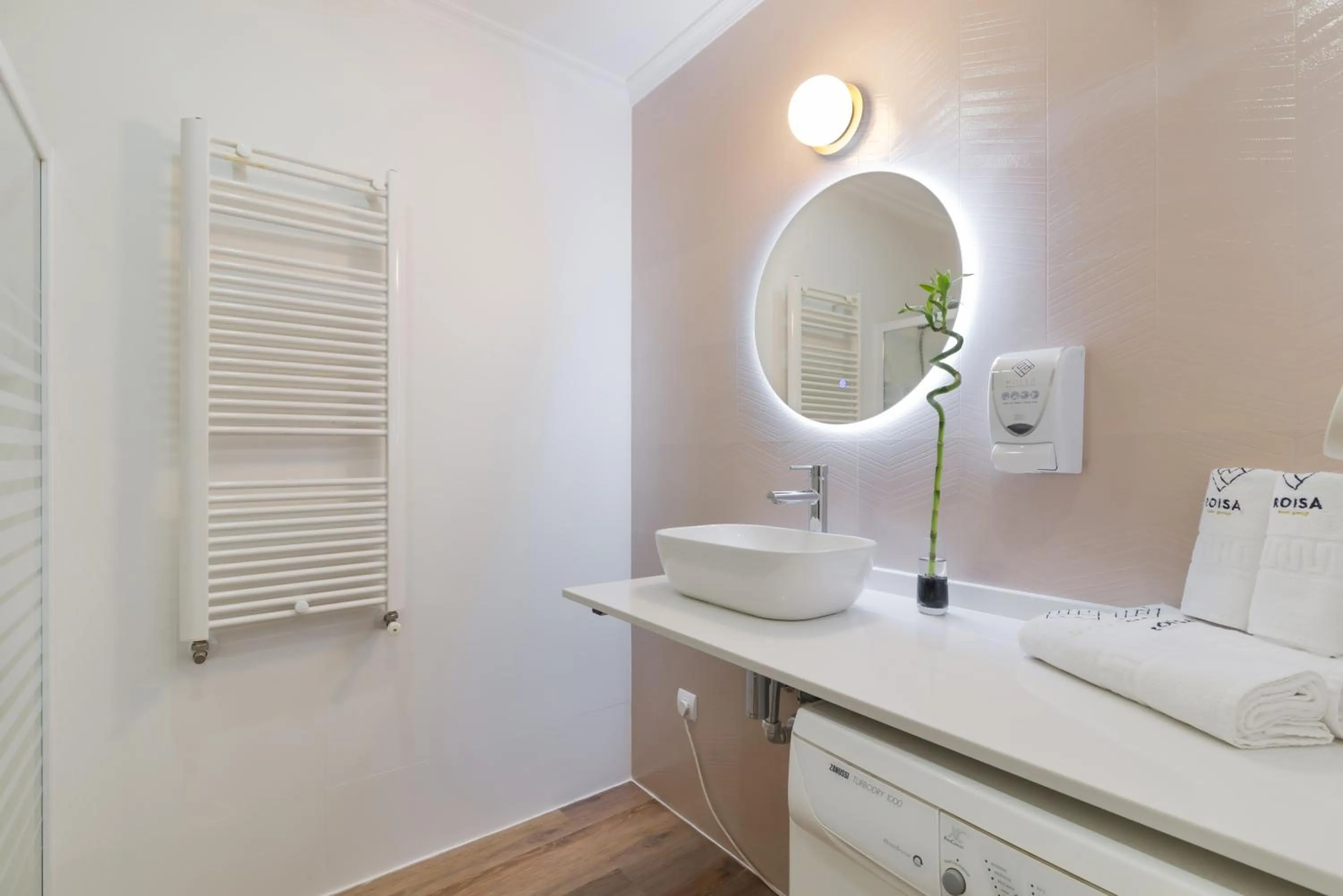 Toilet in Roisa Centro