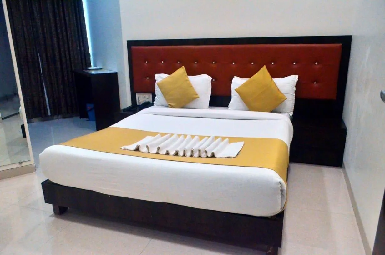 Bed in THE BEST HOTEL MUMBAI