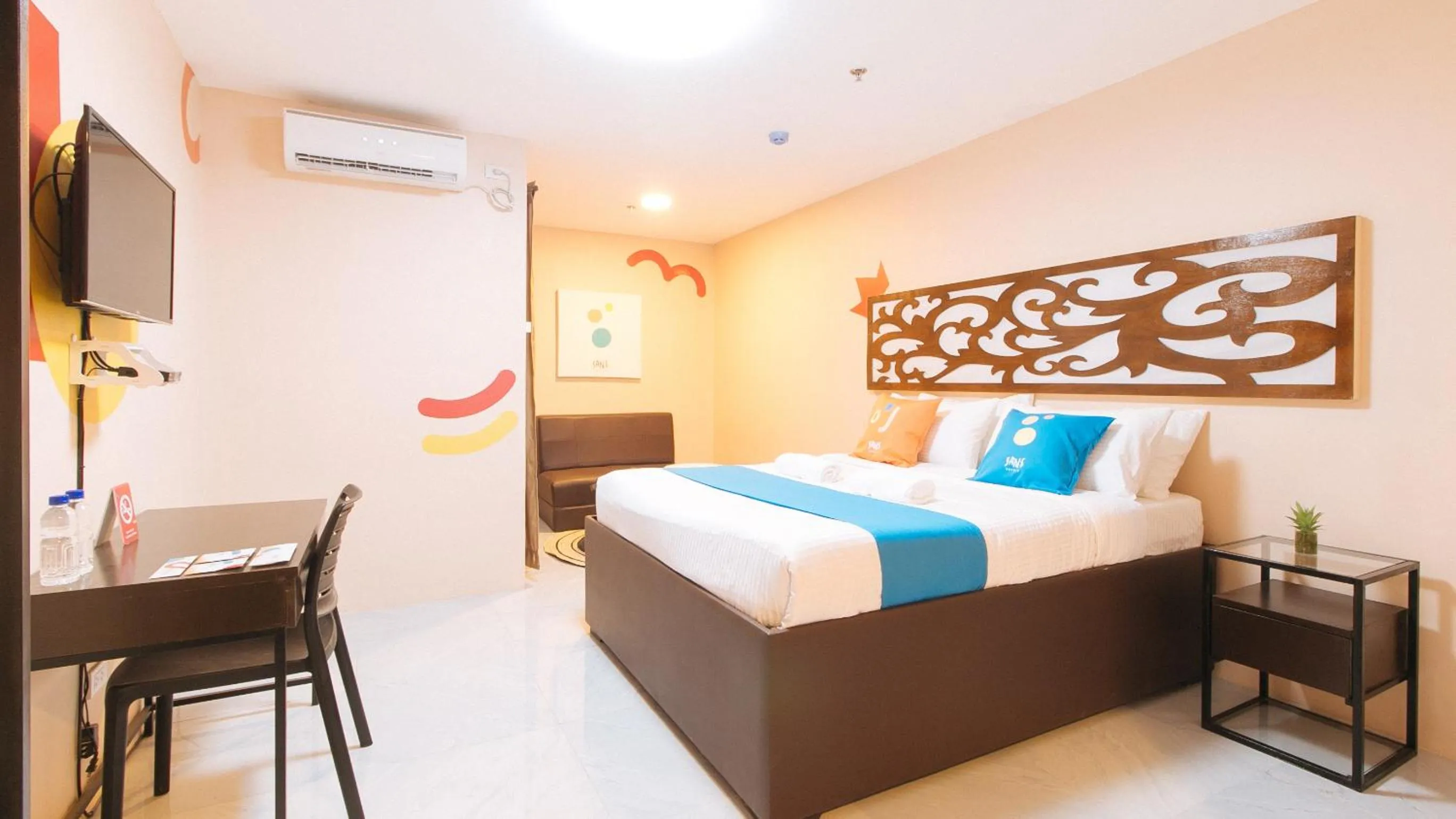 Deluxe Room in Algers Suites Marikina