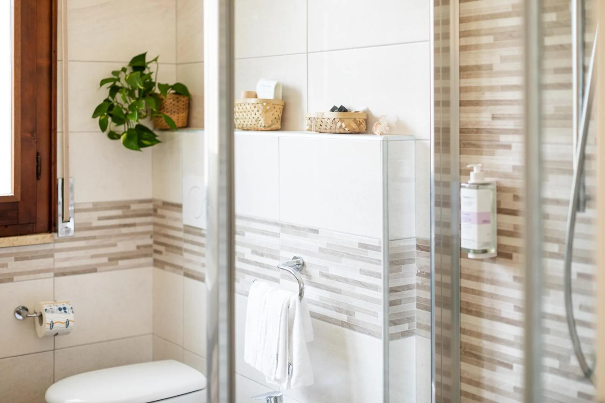 Shower in La Tavernetta