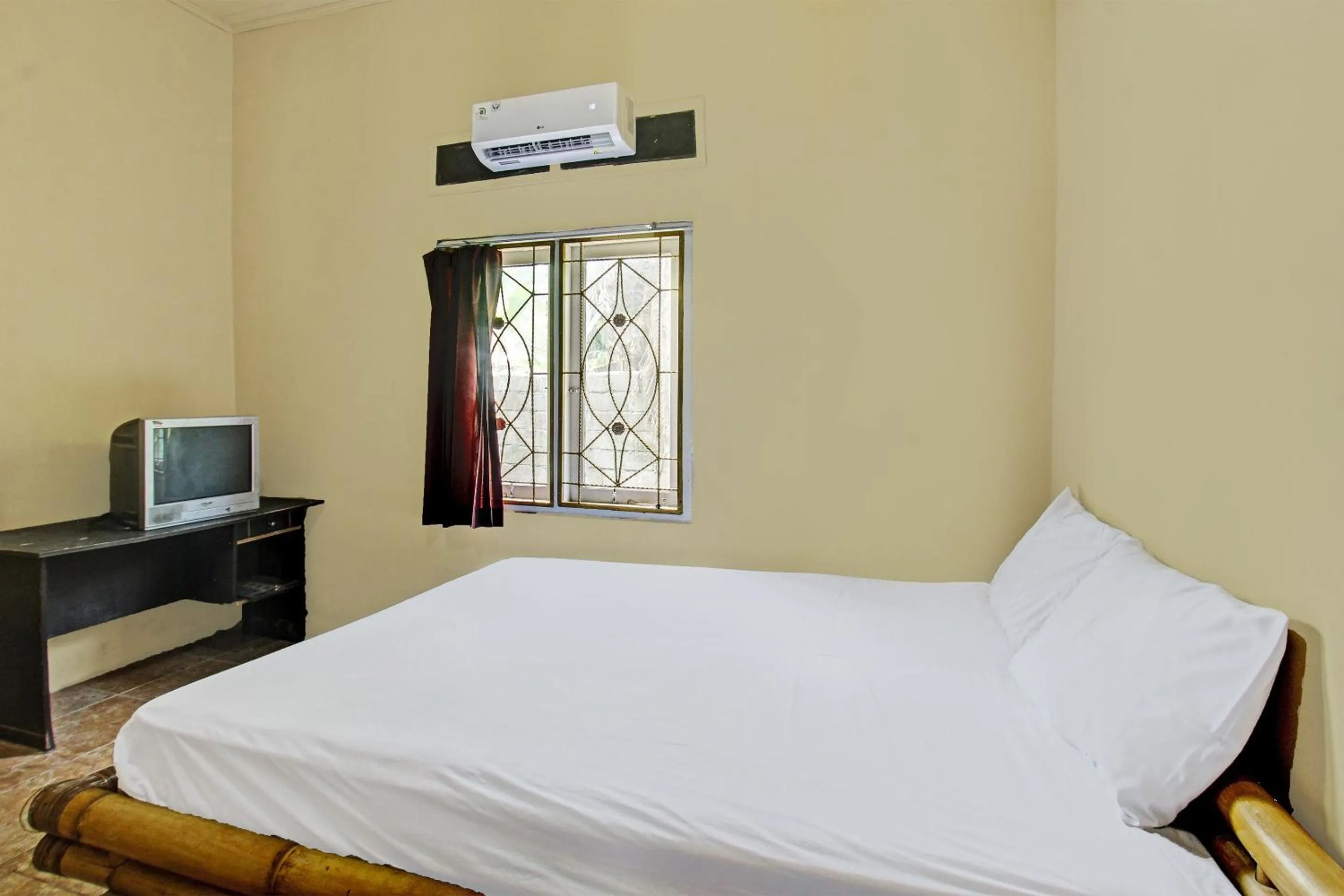 Bedroom, Bed in Hotel O Zahira Homestay Near Ekas Surf School and Service