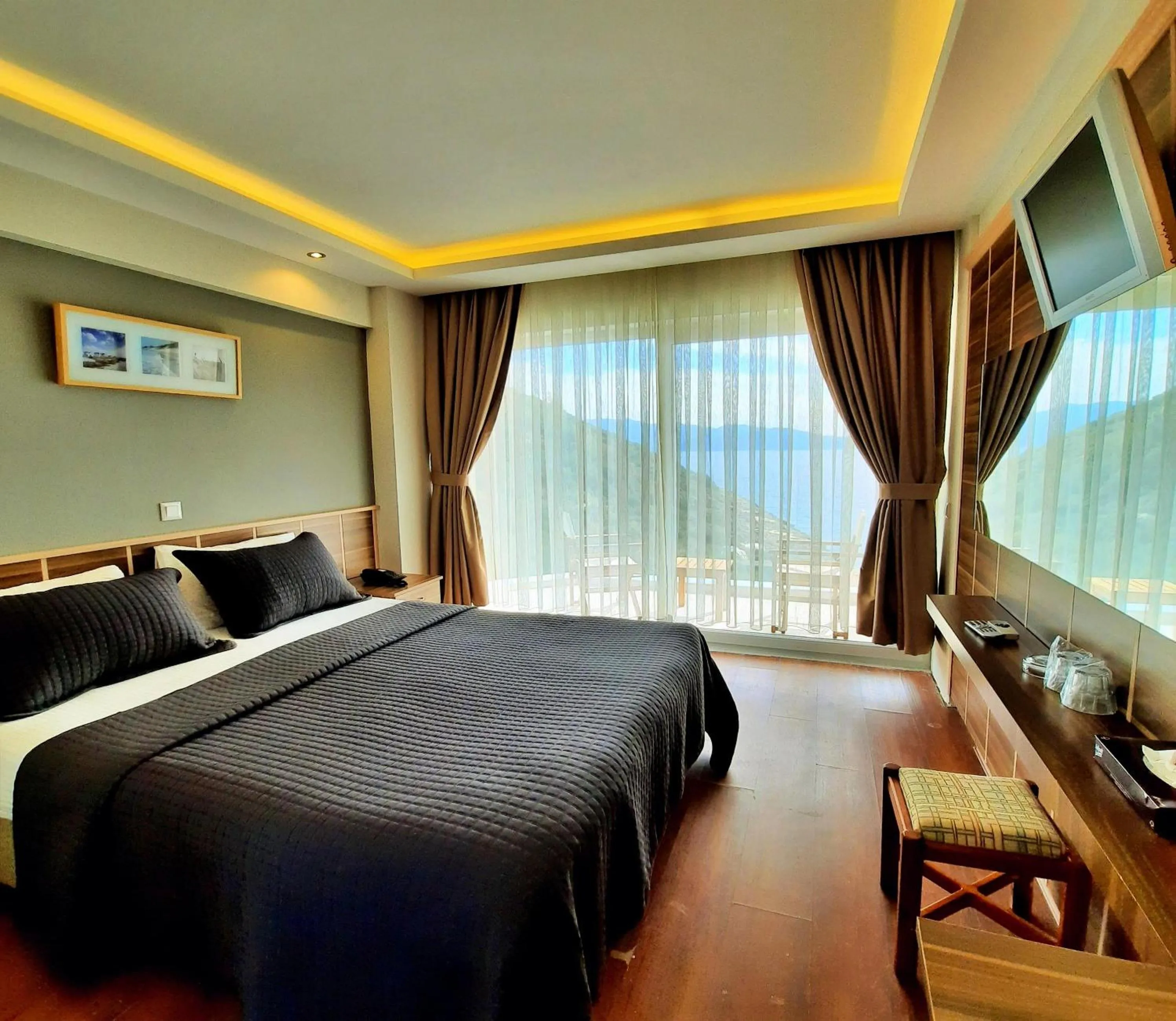 Photo of the whole room, Bed in Aquarius Hotel