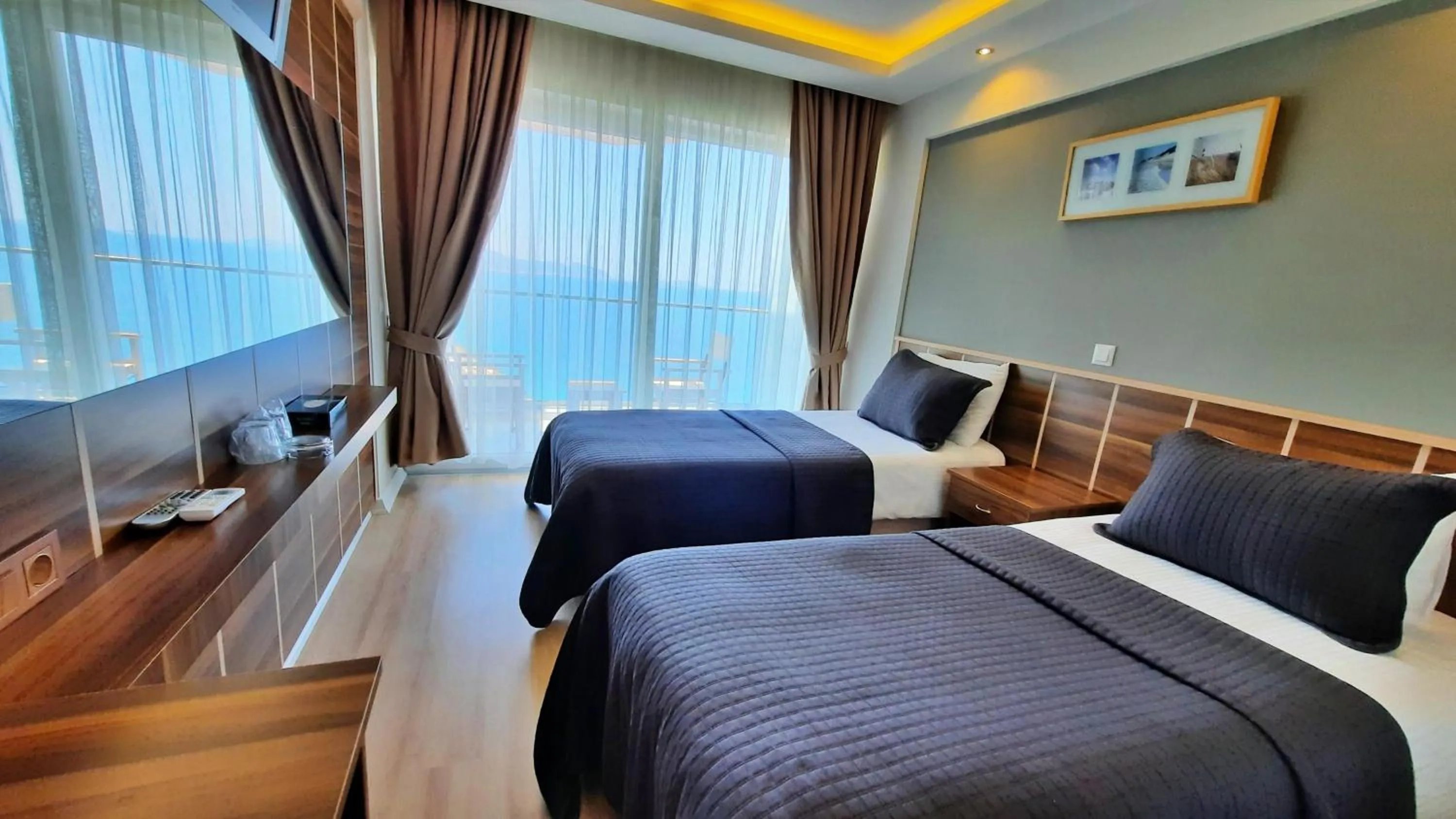 Photo of the whole room, Bed in Aquarius Hotel