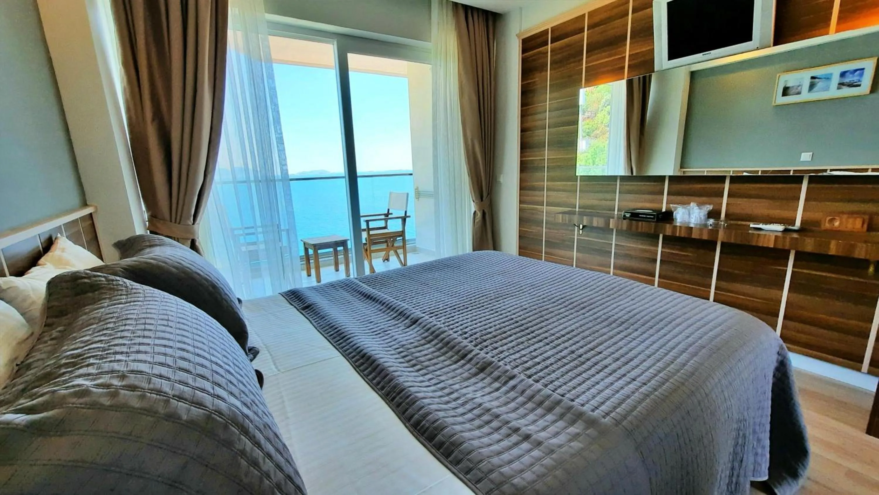 Photo of the whole room, Bed in Aquarius Hotel