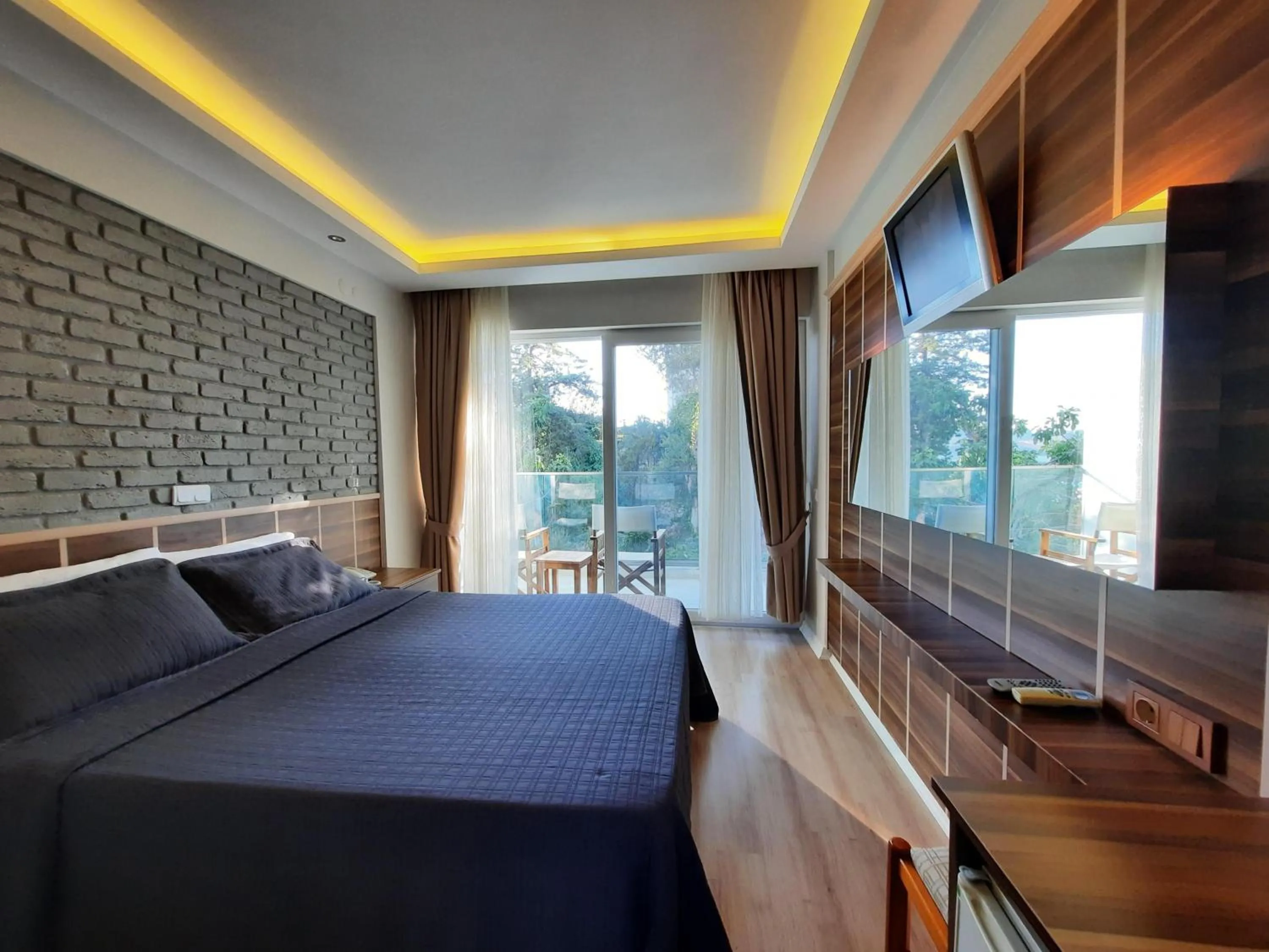 Photo of the whole room, Bed in Aquarius Hotel