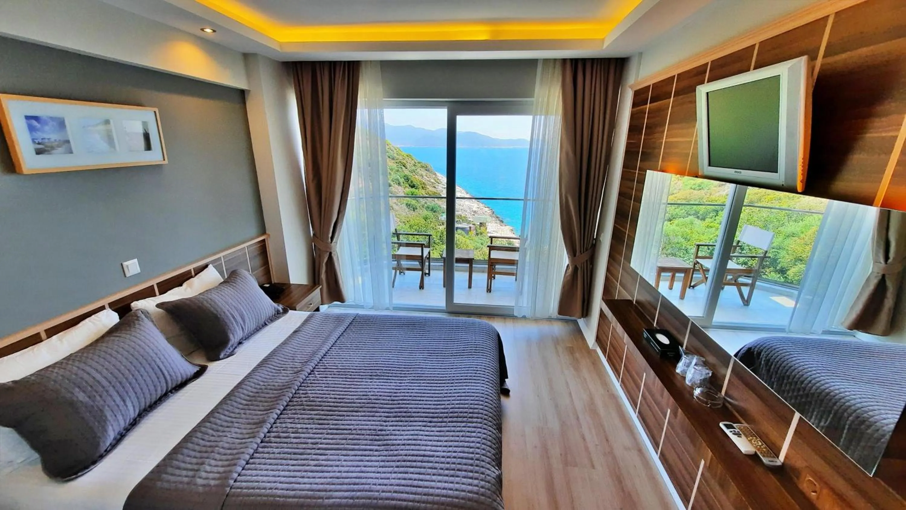 Photo of the whole room, Bed in Aquarius Hotel