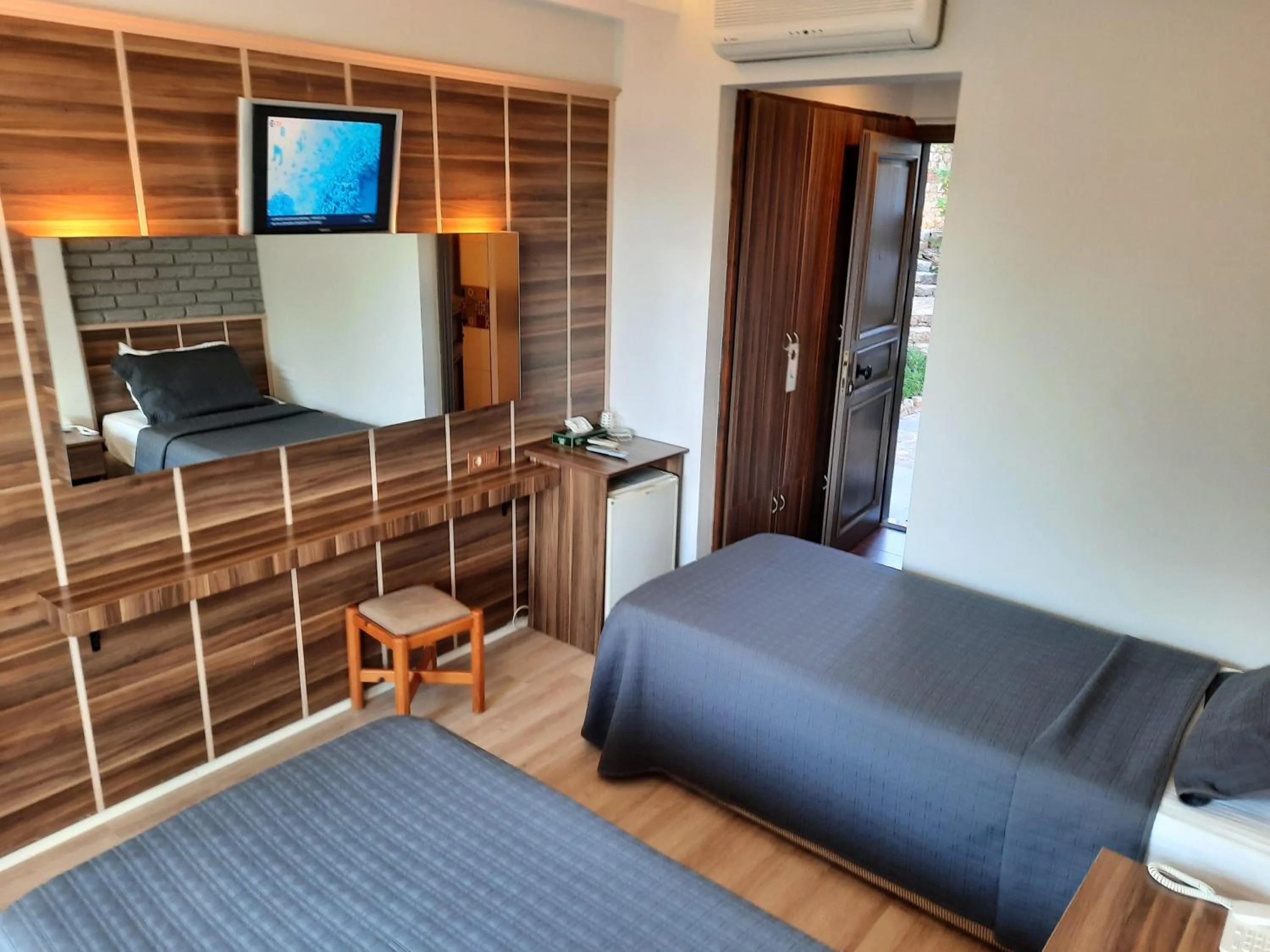 Photo of the whole room, Bed in Aquarius Hotel