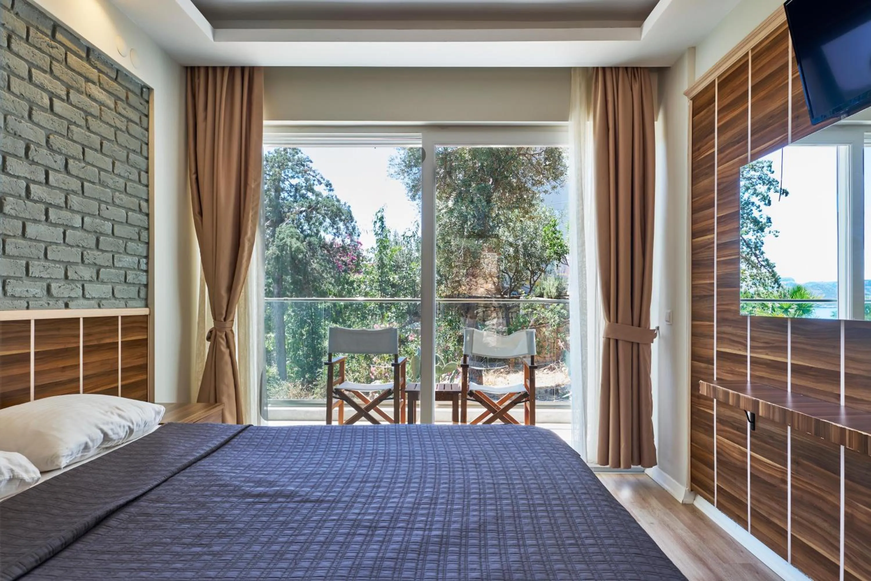 Photo of the whole room, Bed in Aquarius Hotel