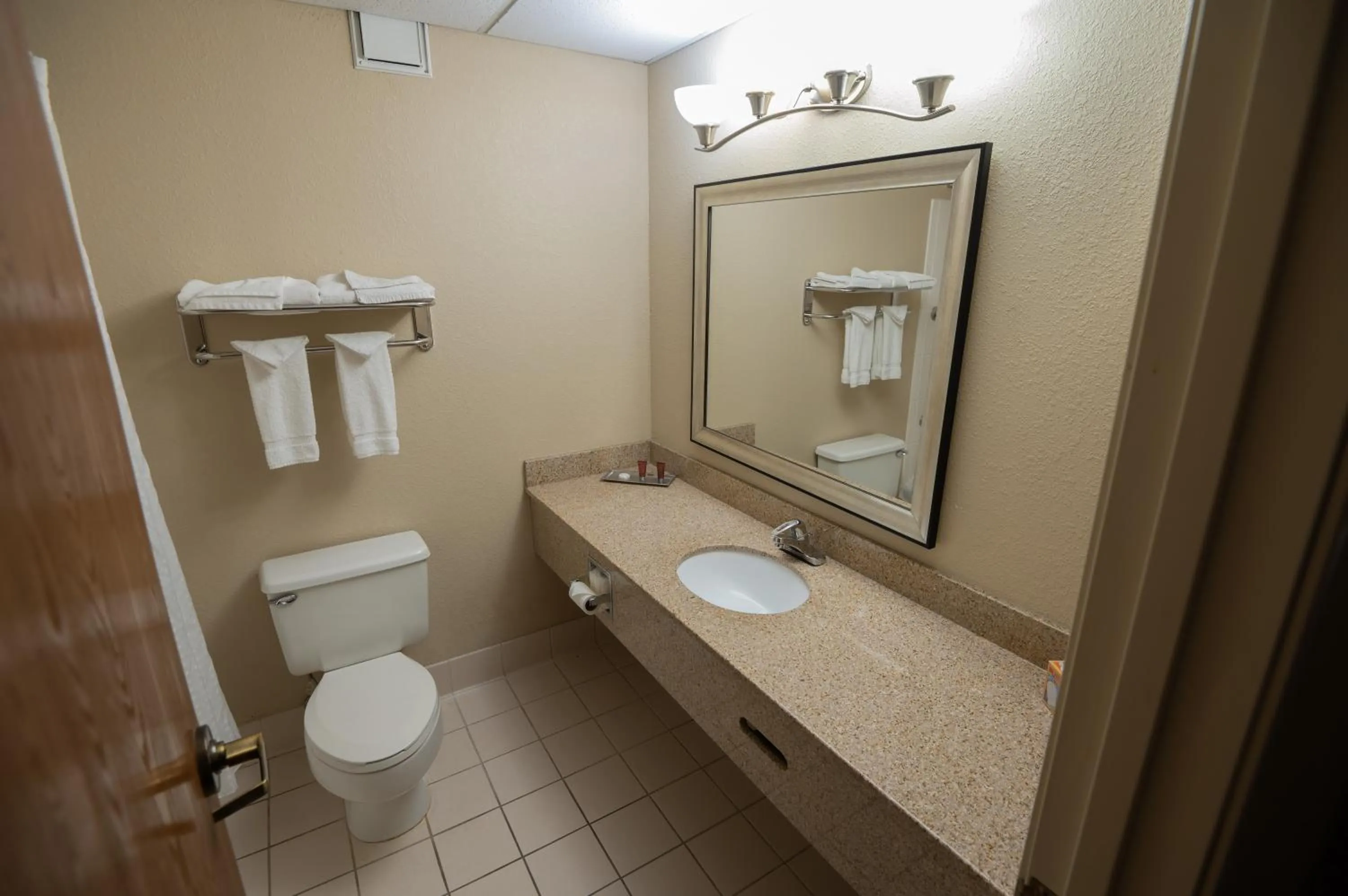 Quality Inn & Suites Downtown Mansfield