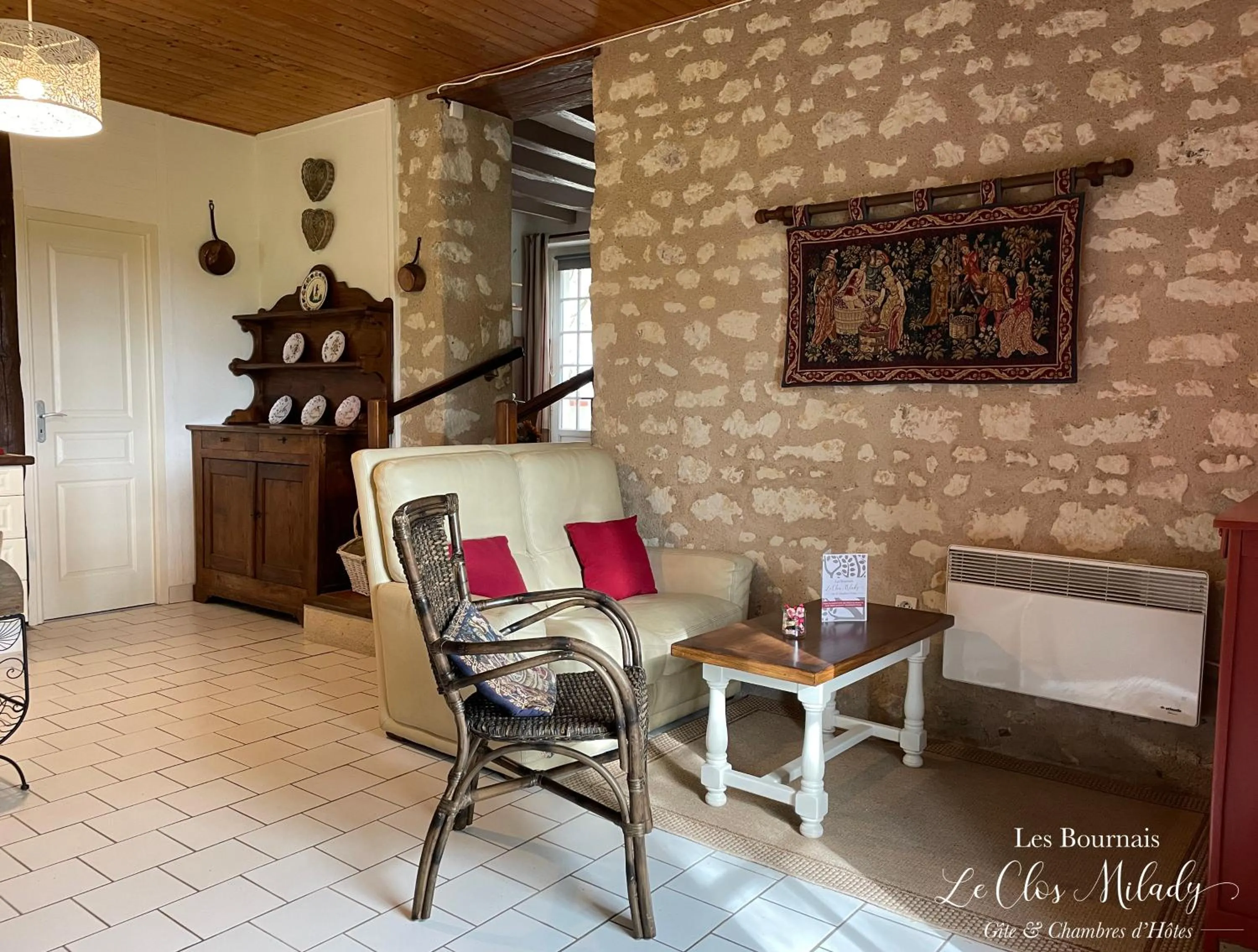 TV and multimedia in Chambres d'Hôtes Les Bournais - Le Clos Milady