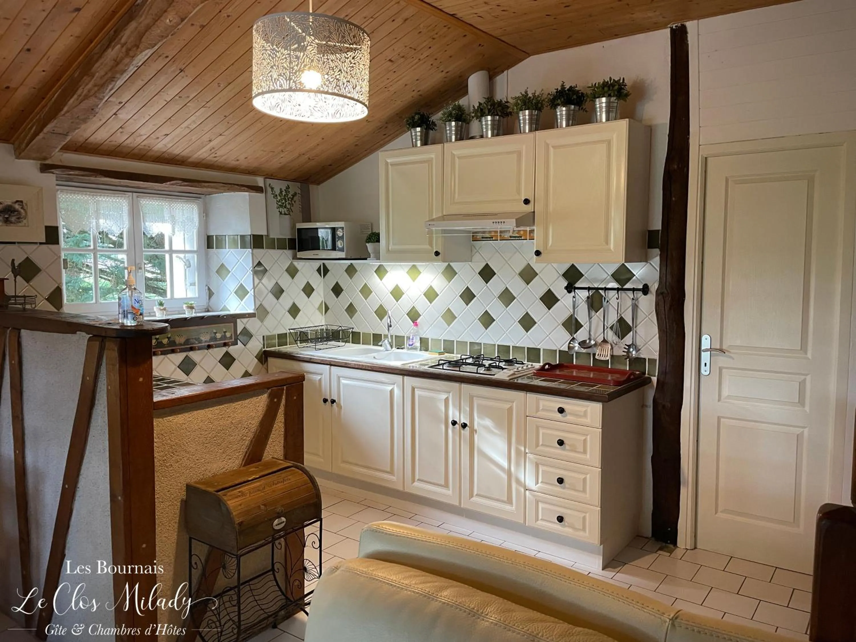 Kitchen or kitchenette in Chambres d'Hôtes Les Bournais - Le Clos Milady