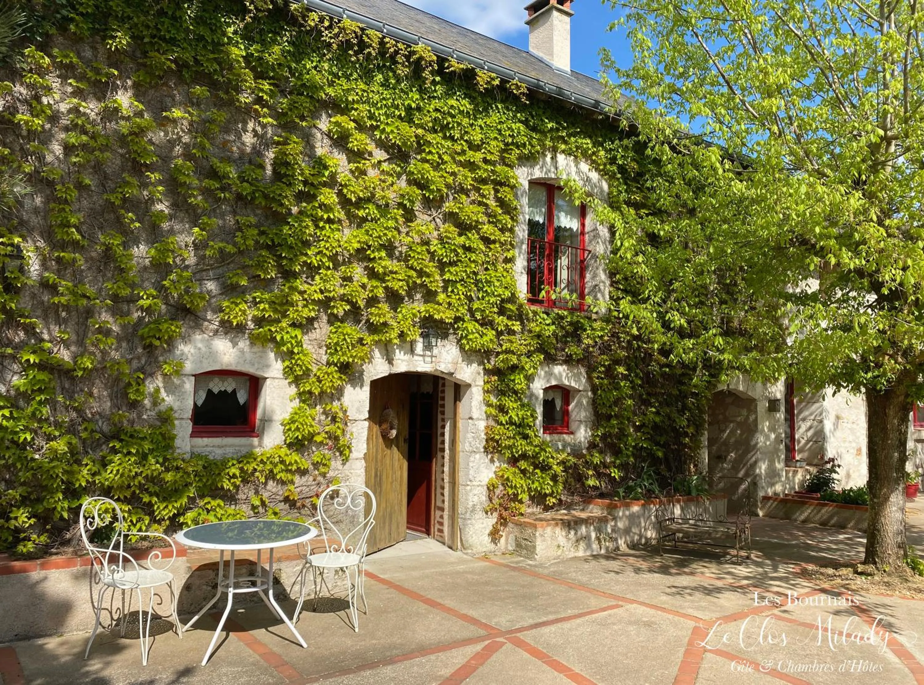 Property building in Chambres d'Hôtes Les Bournais - Le Clos Milady