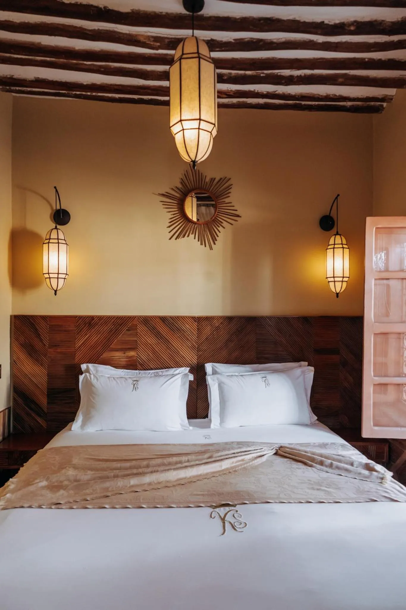 Bed in Riad Ksar Al Amal & Spa