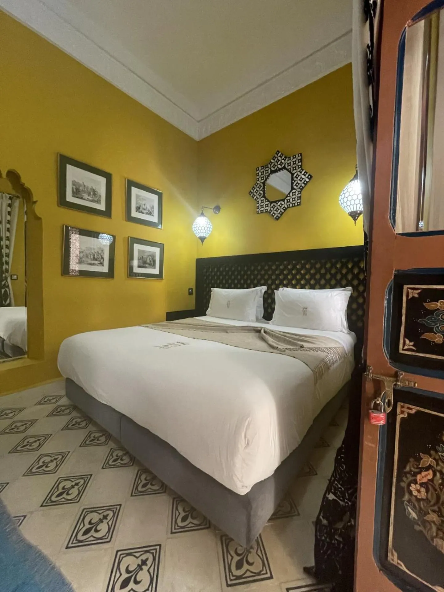 Bed in Riad Ksar Al Amal & Spa