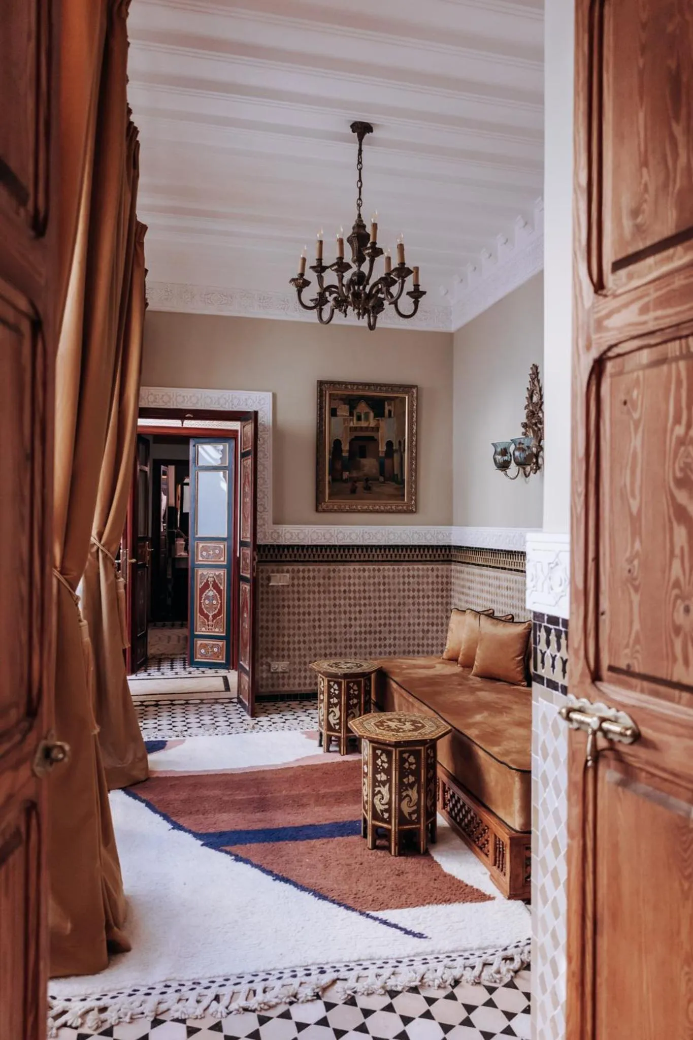 Living room, Bed in Riad Ksar Al Amal & Spa