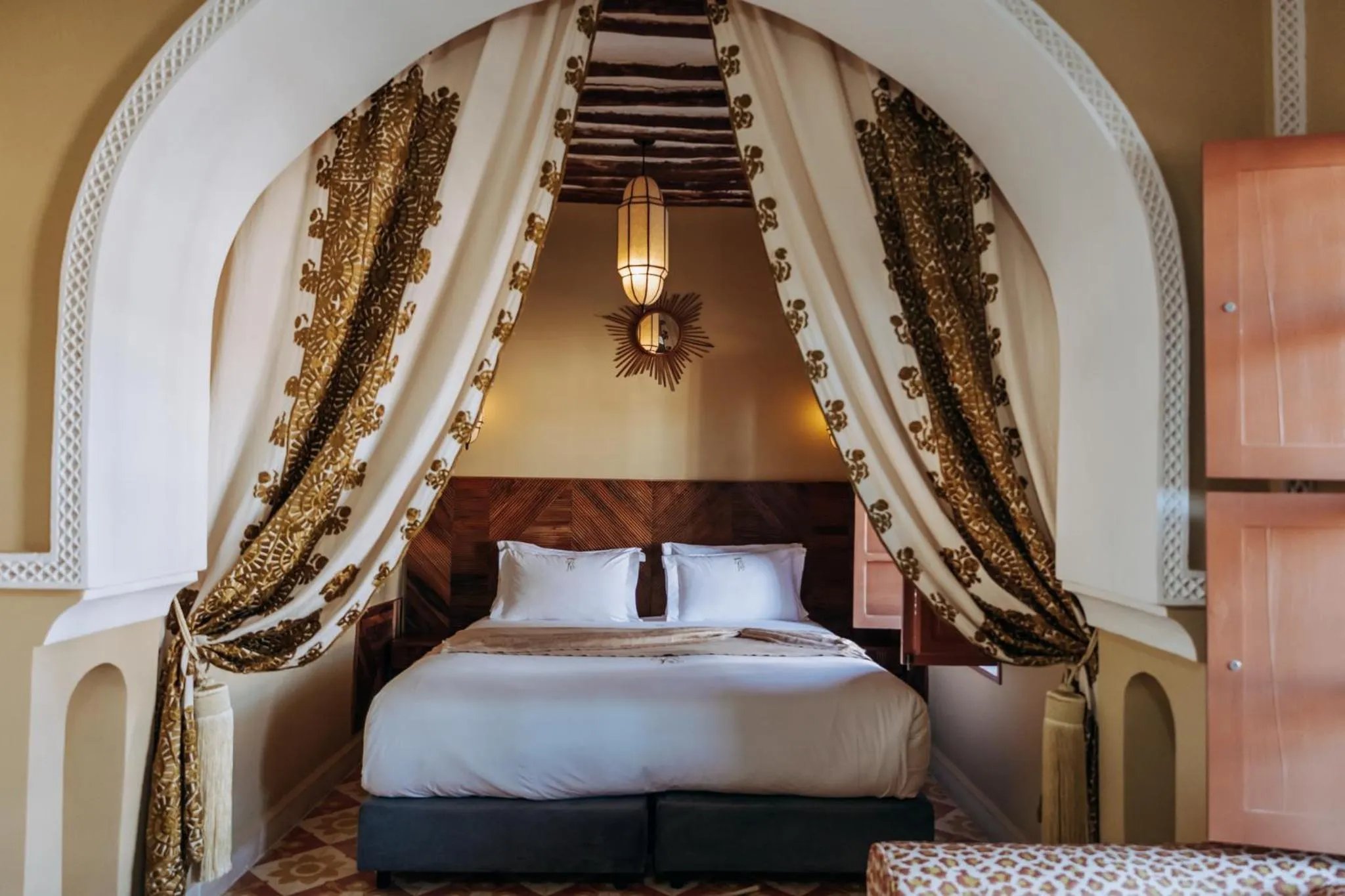 Bed in Riad Ksar Al Amal & Spa