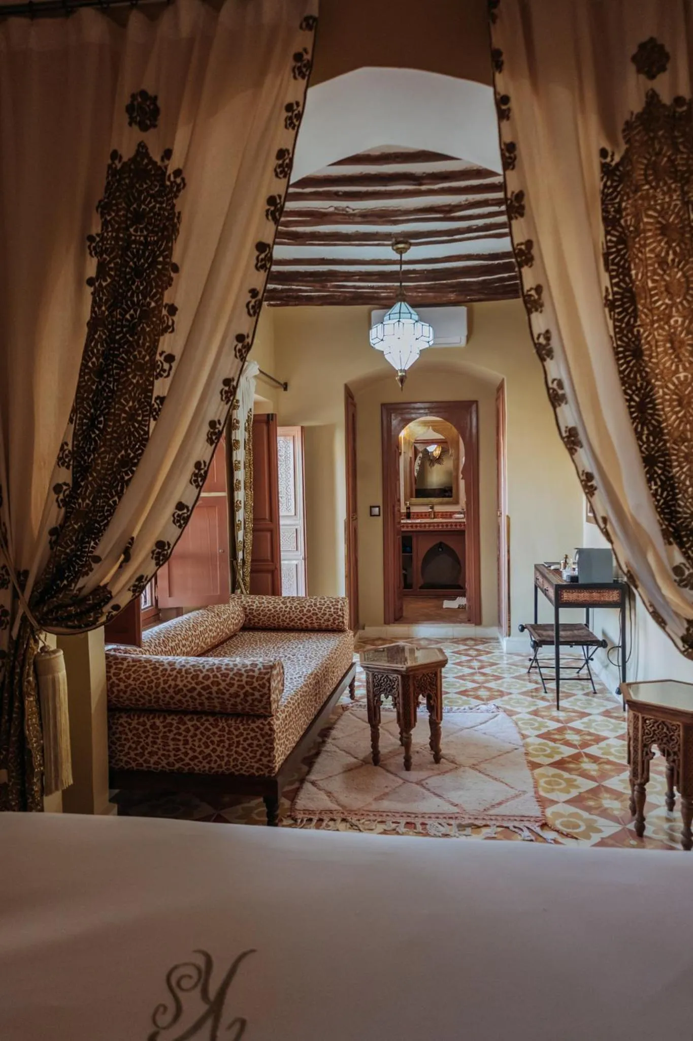 Bed in Riad Ksar Al Amal & Spa