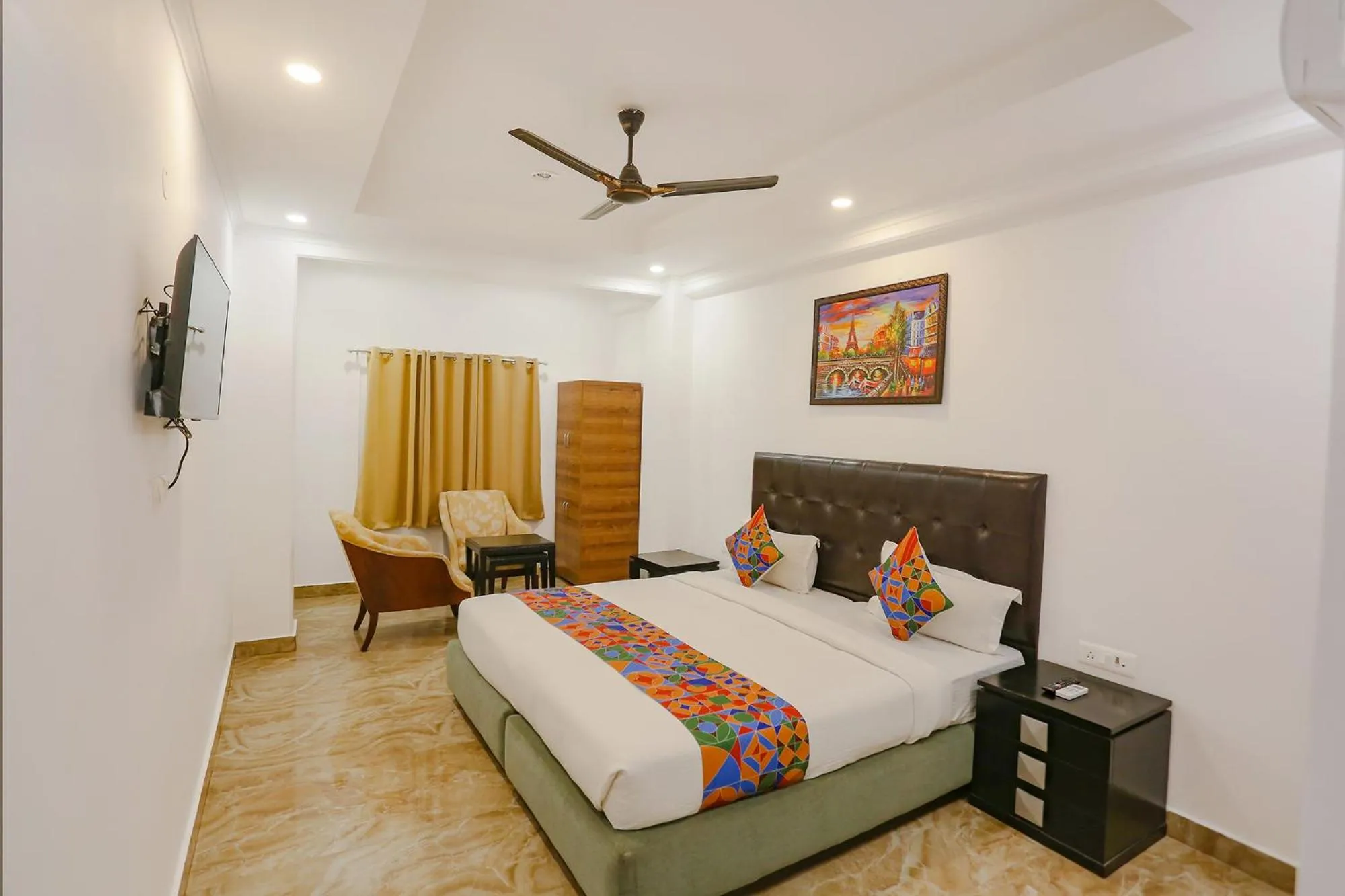 TV and multimedia, Bed in FabExpress Taj Residency - Nr Yashobhoomi Convention Centre