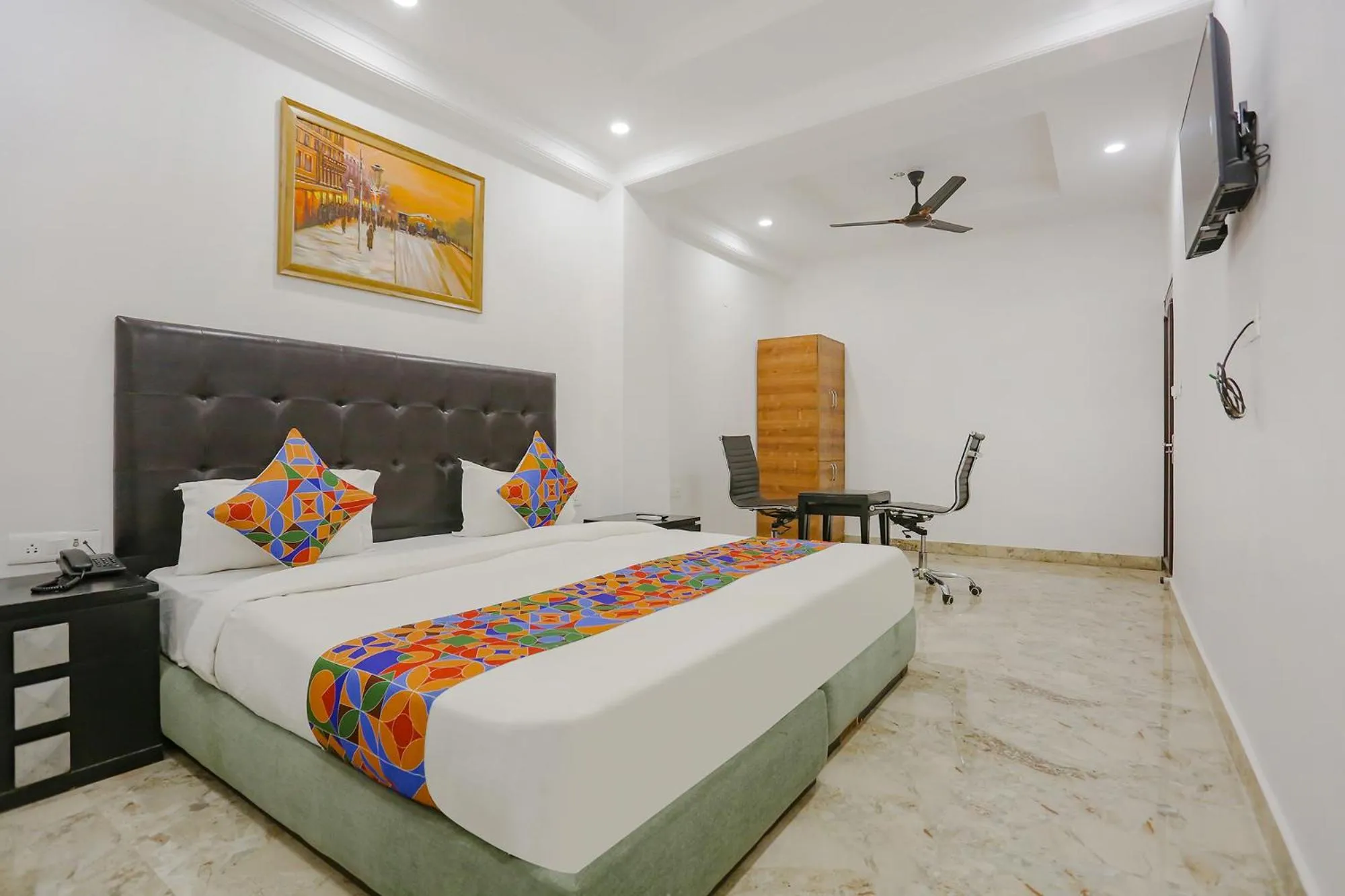 TV and multimedia, Bed in FabExpress Taj Residency - Nr Yashobhoomi Convention Centre