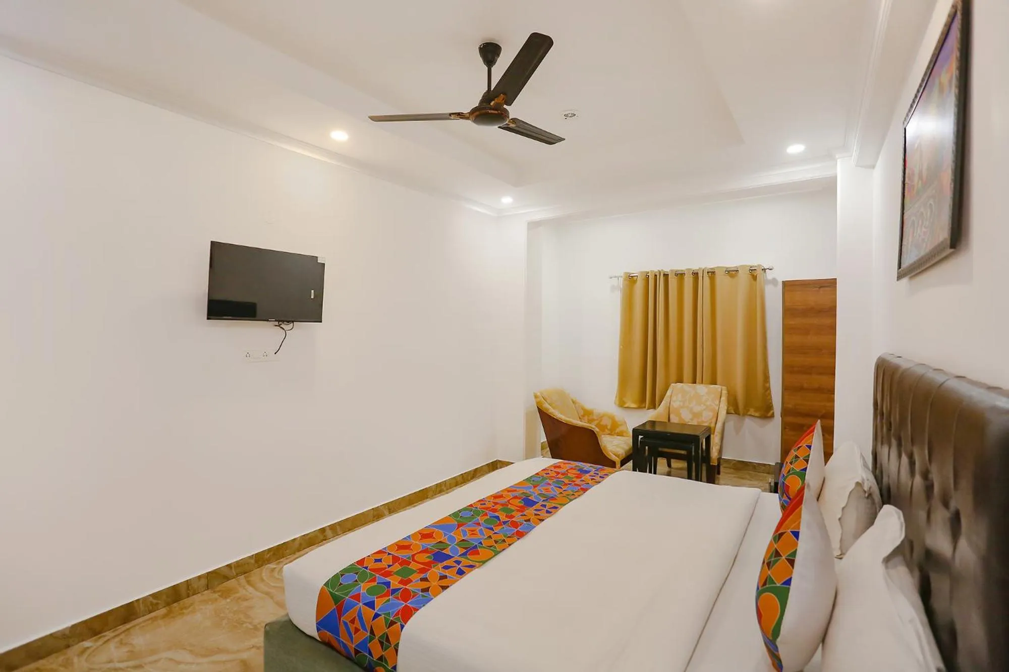TV and multimedia, Bed in FabExpress Taj Residency - Nr Yashobhoomi Convention Centre