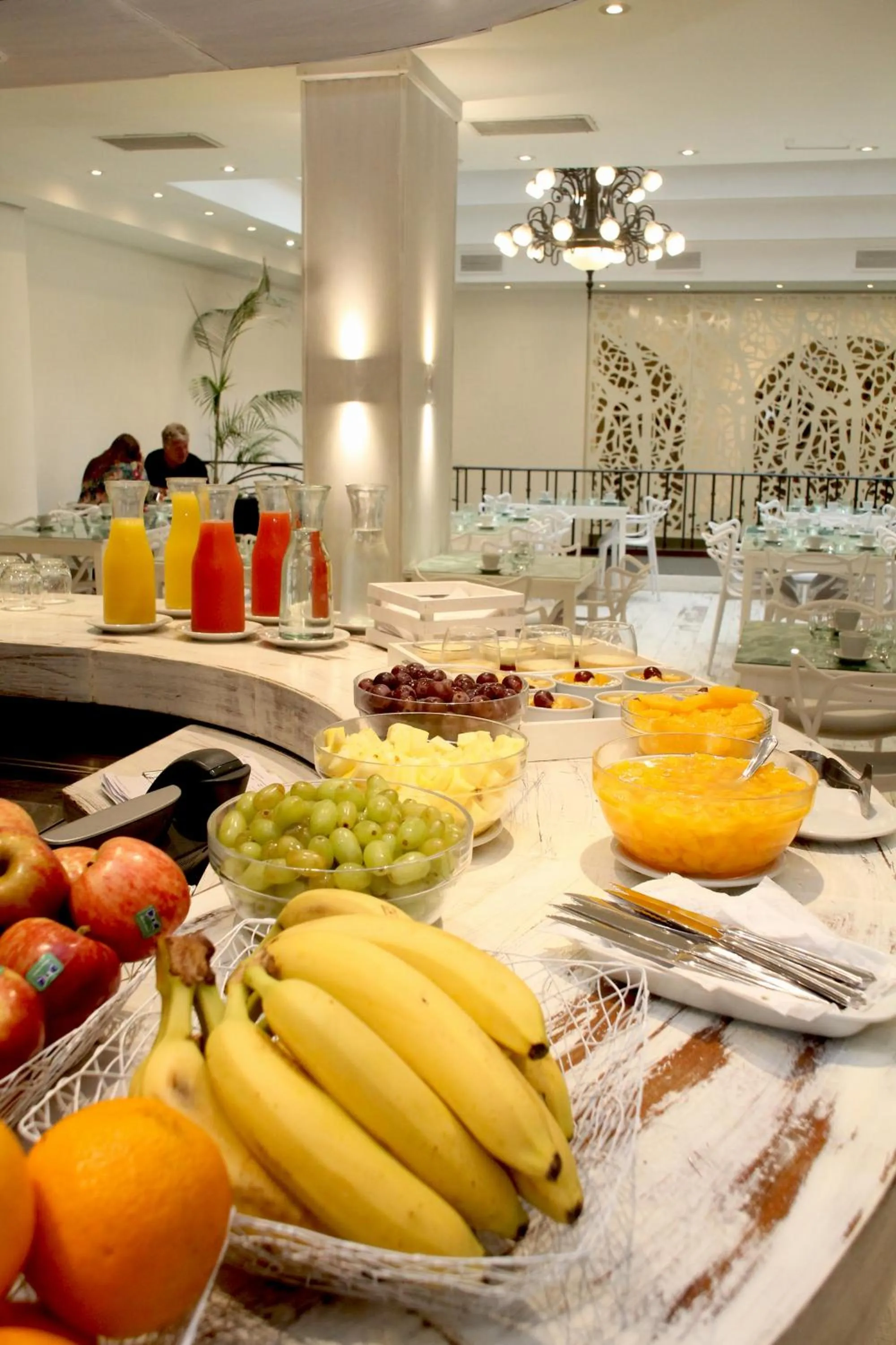 Food and drinks in Gardi Hotel & Suites