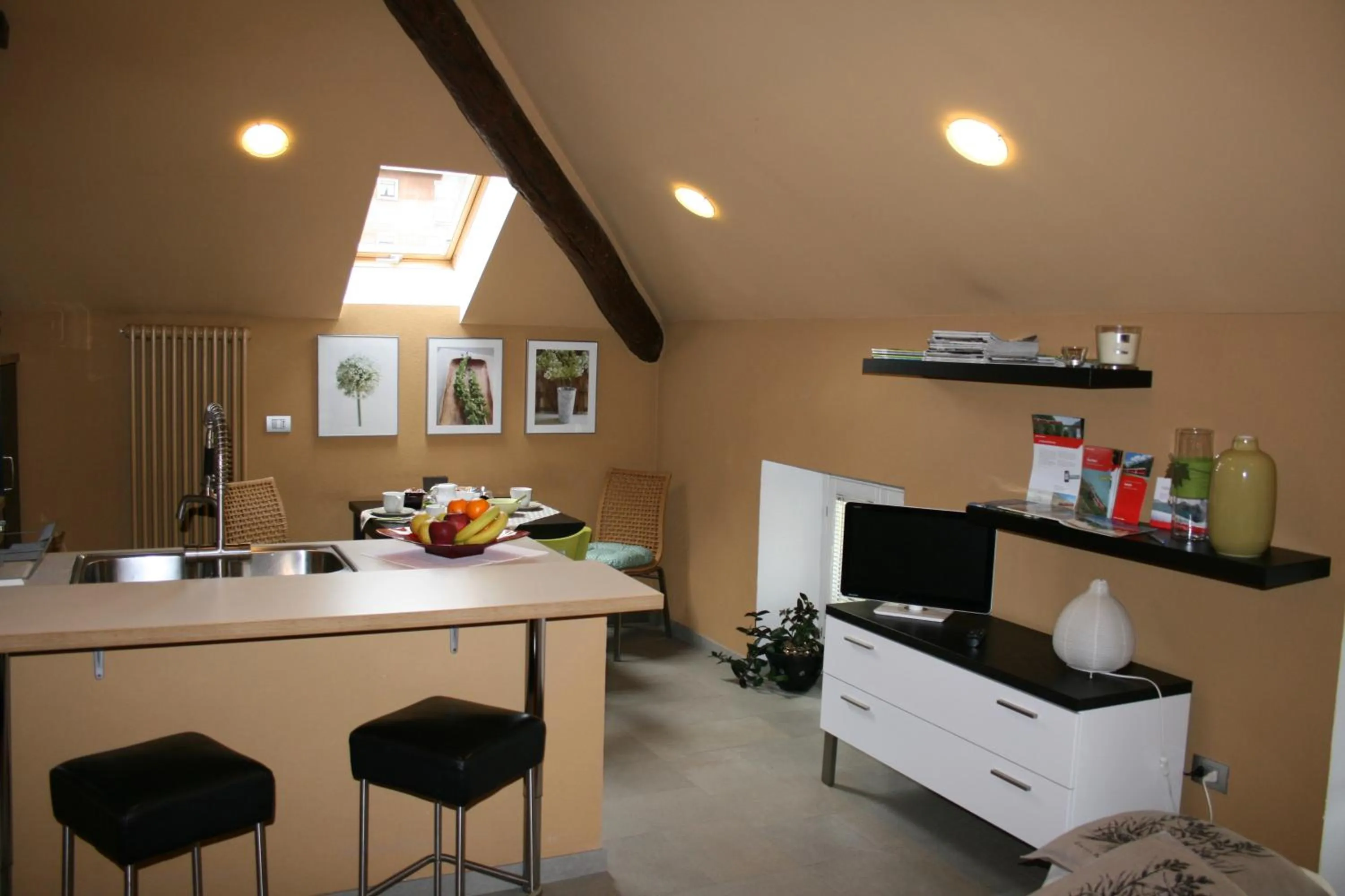 TV and multimedia in Eco Rooms&Breakfast Tirano